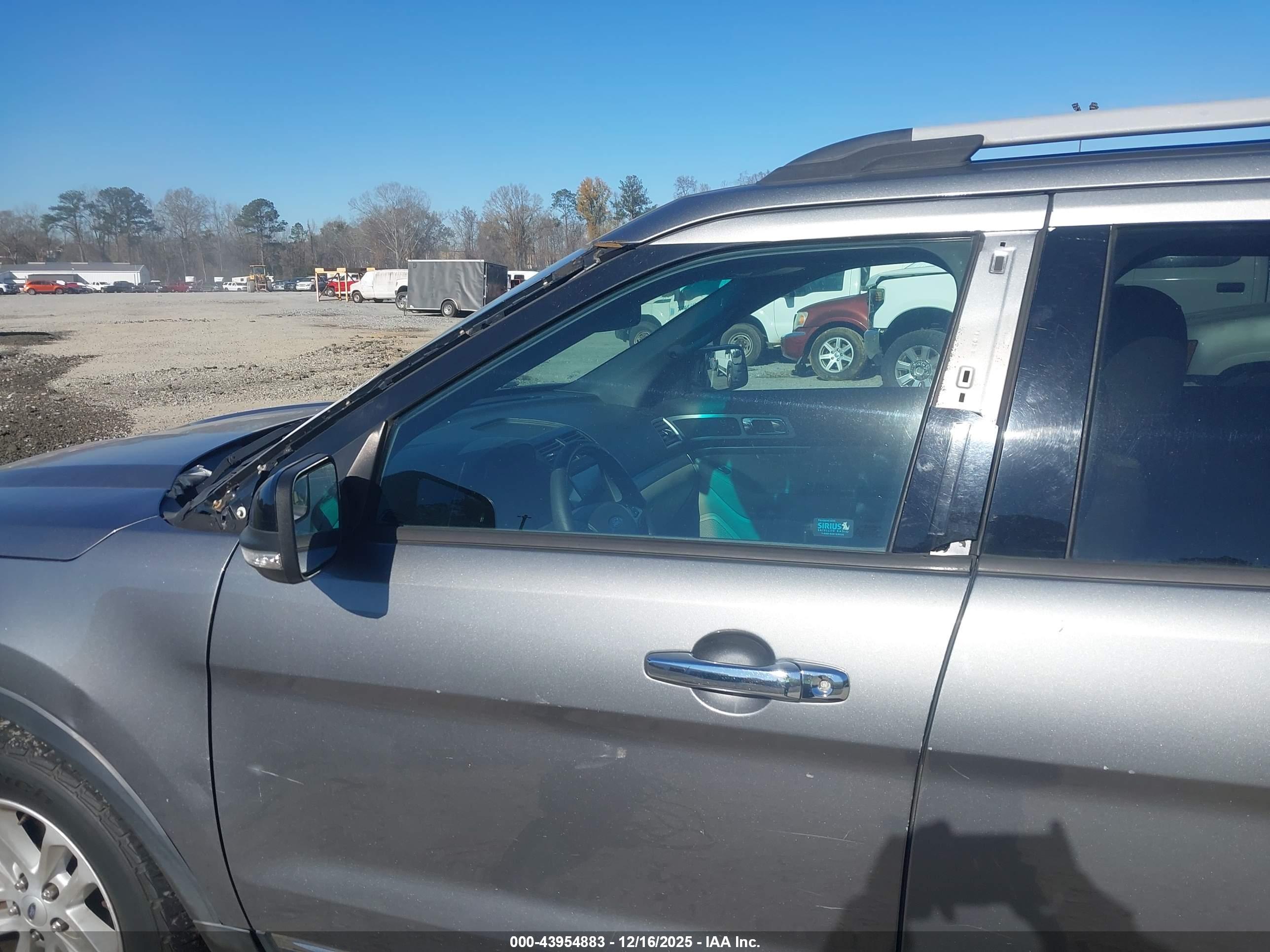 FORD EXPLORER image 6