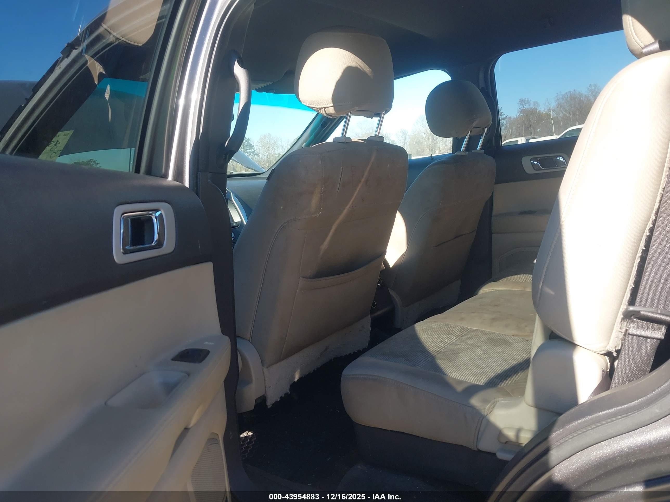 FORD EXPLORER image 8