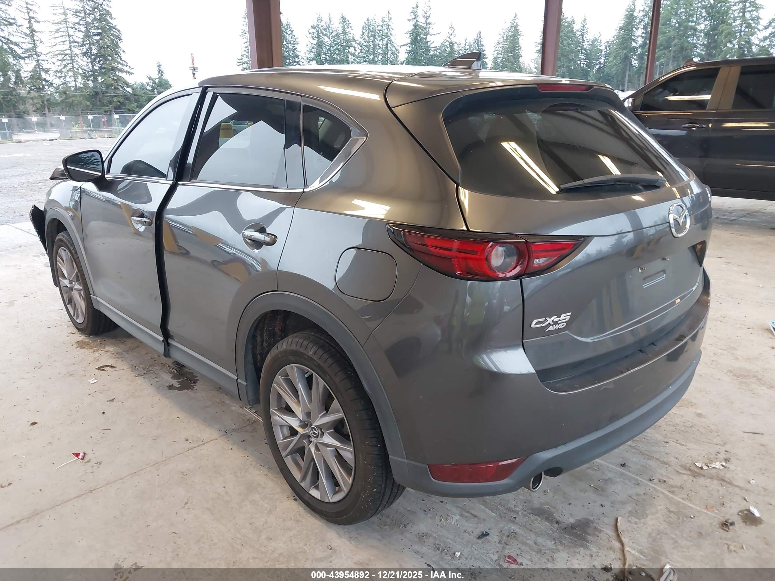 MAZDA CX-5 image 3