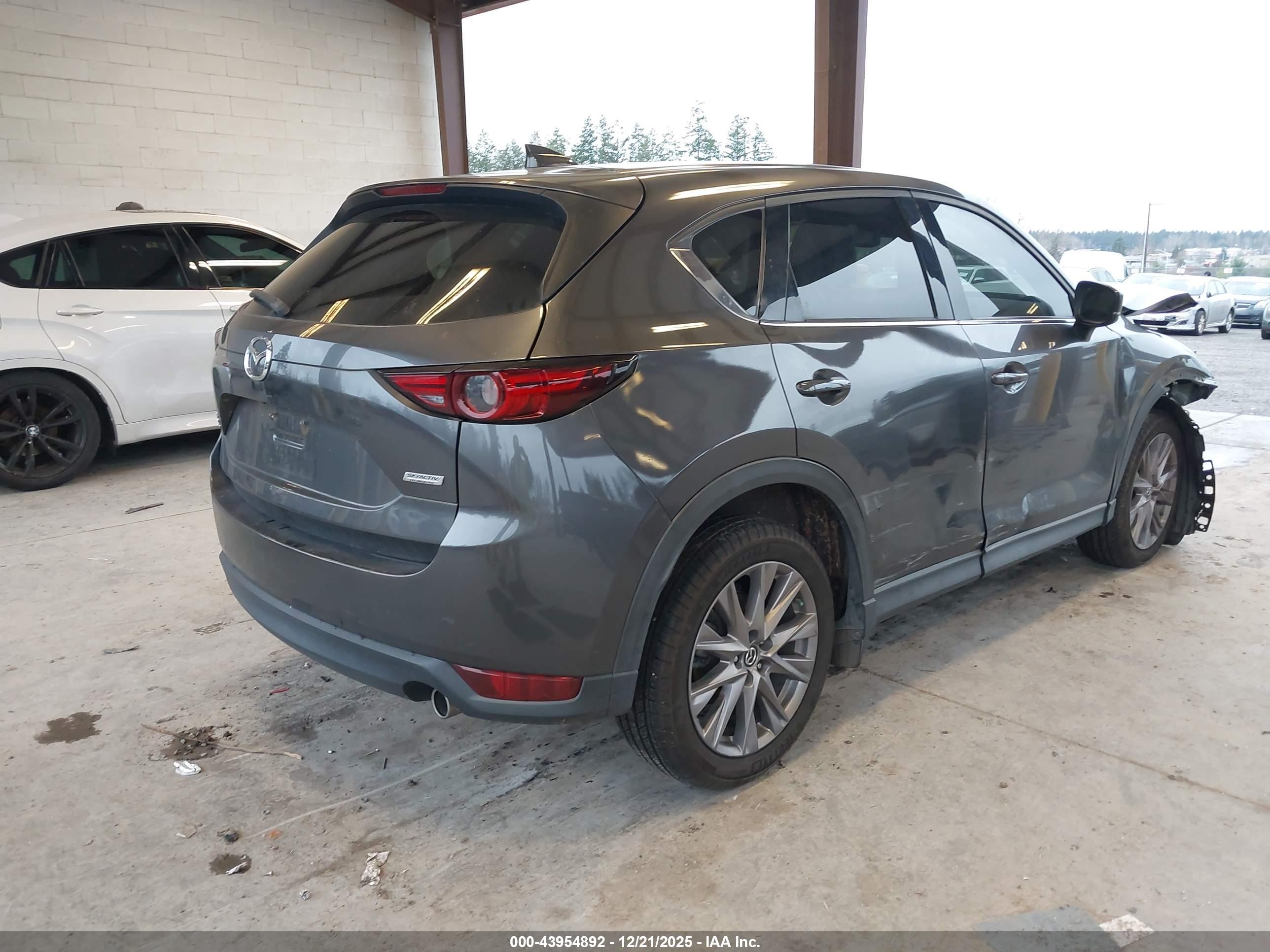 MAZDA CX-5 image 4