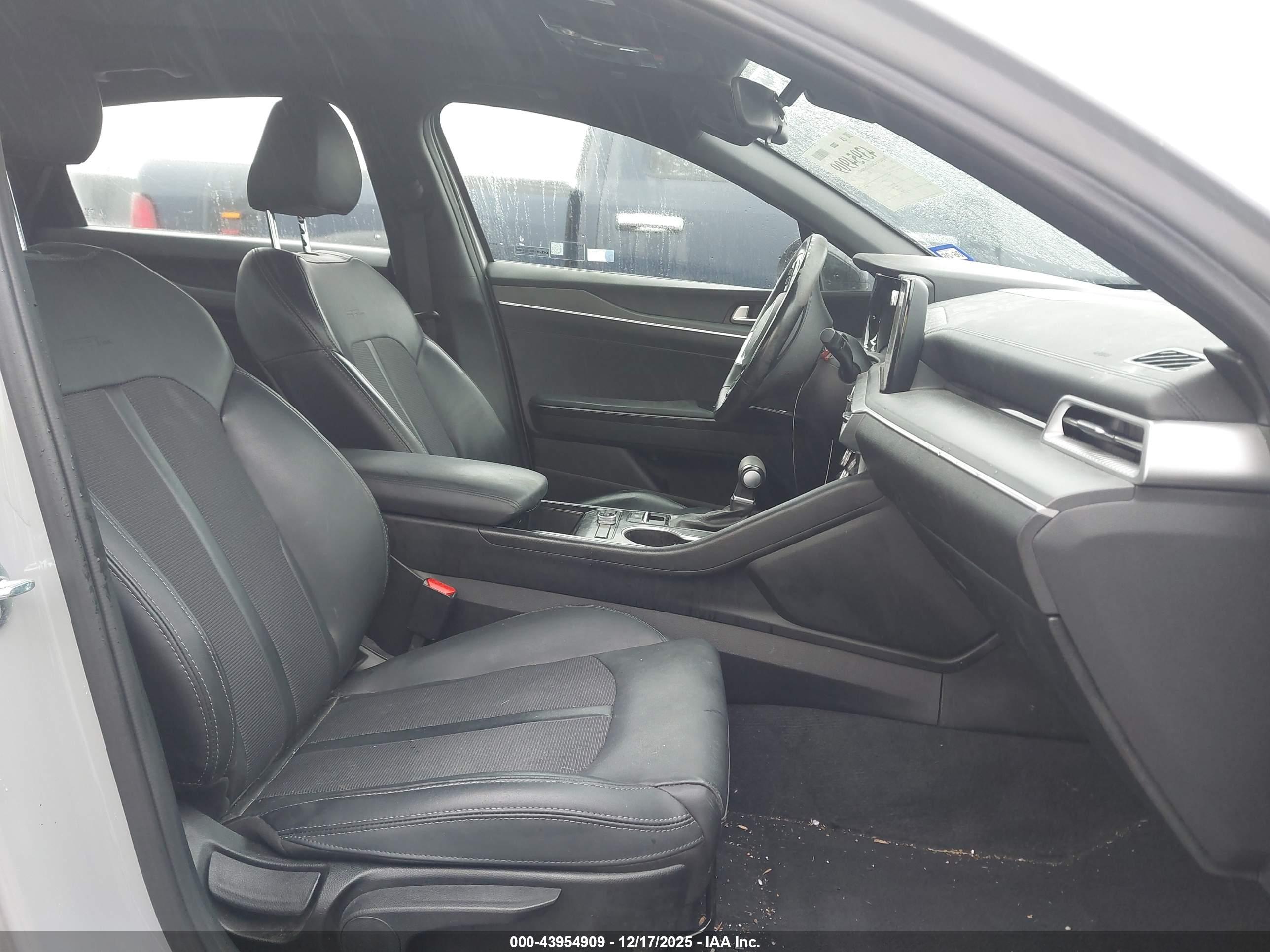 KIA K5 image 5