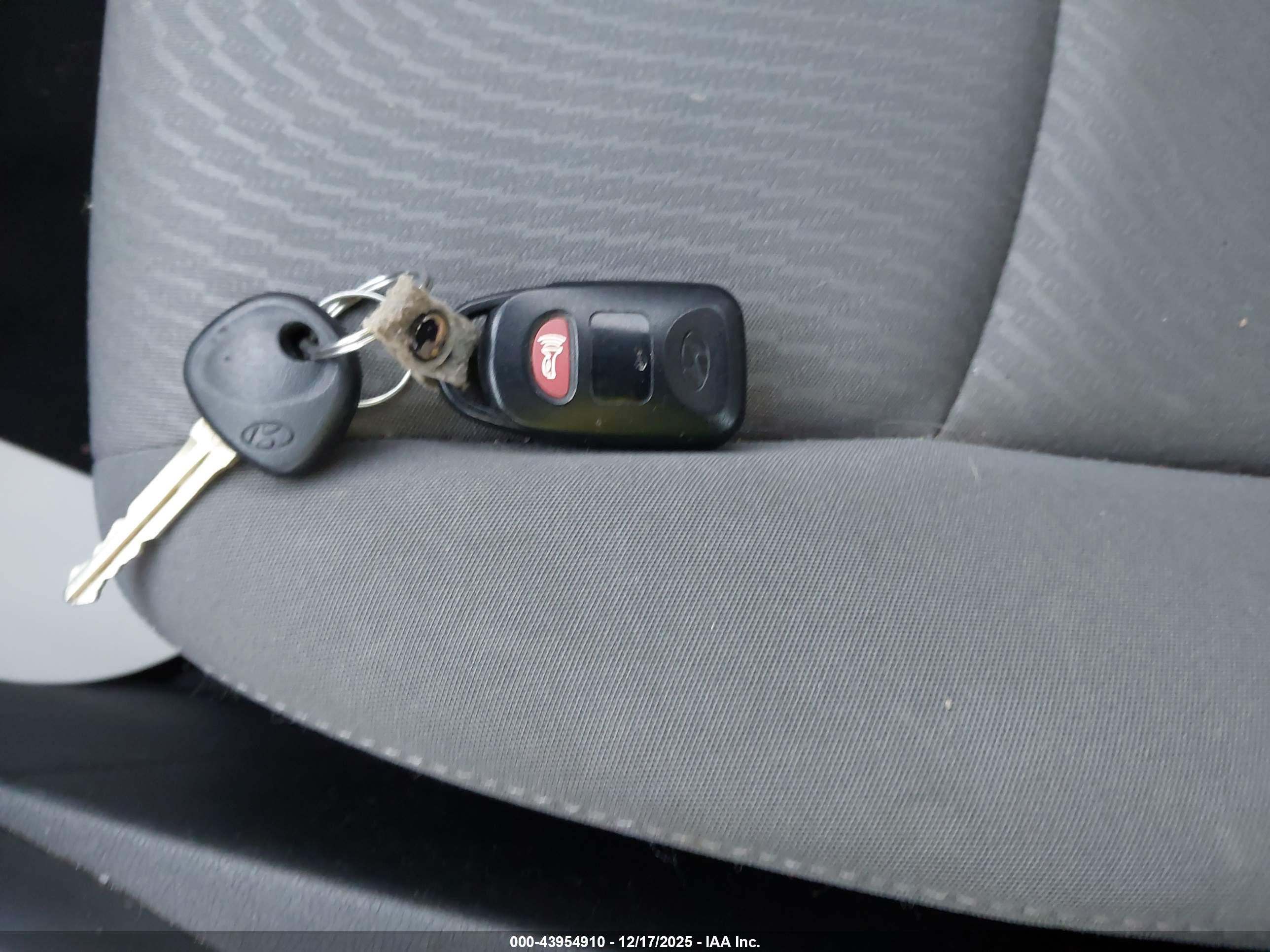 HYUNDAI ELANTRA image 11