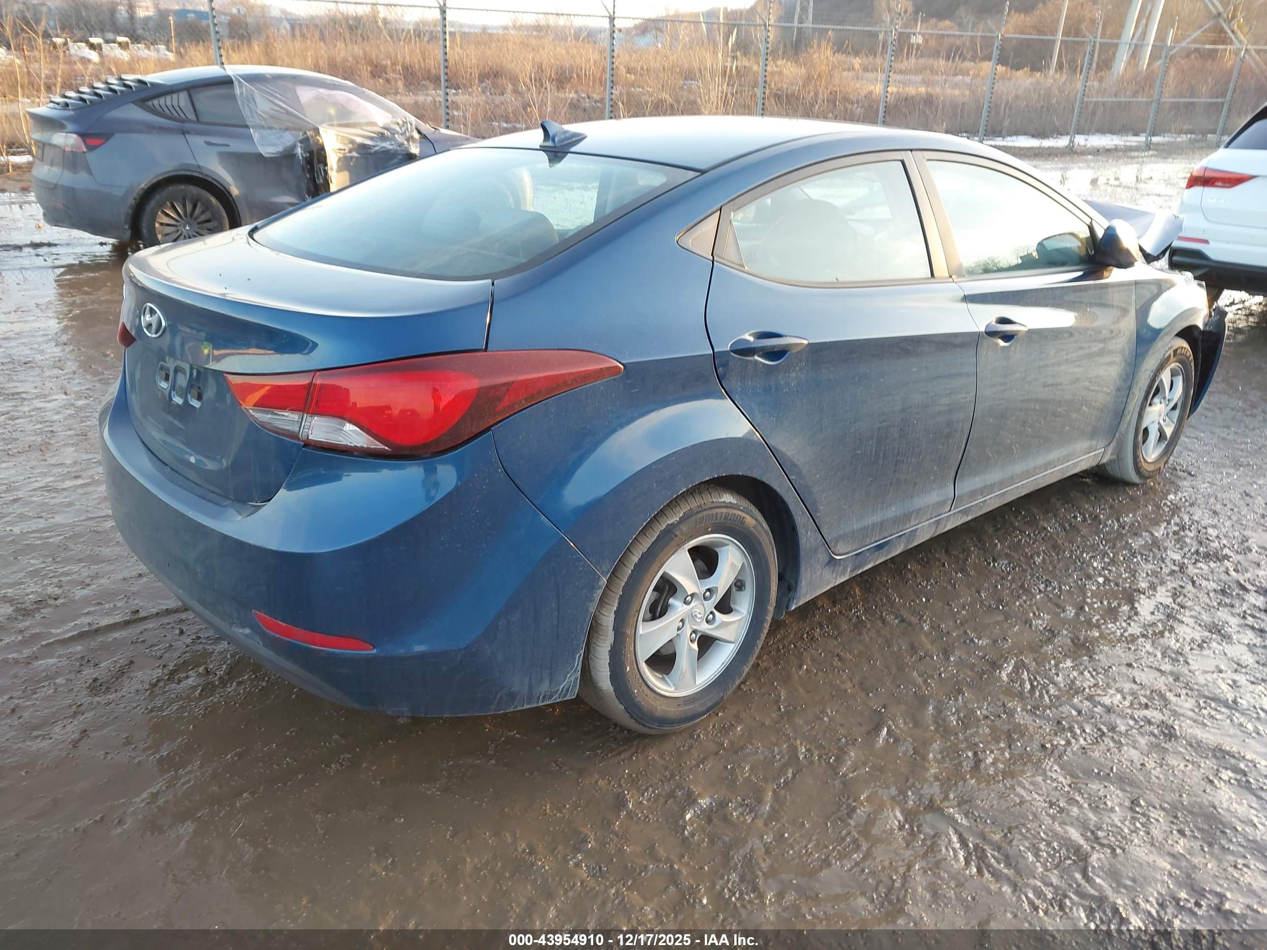 HYUNDAI ELANTRA image 4