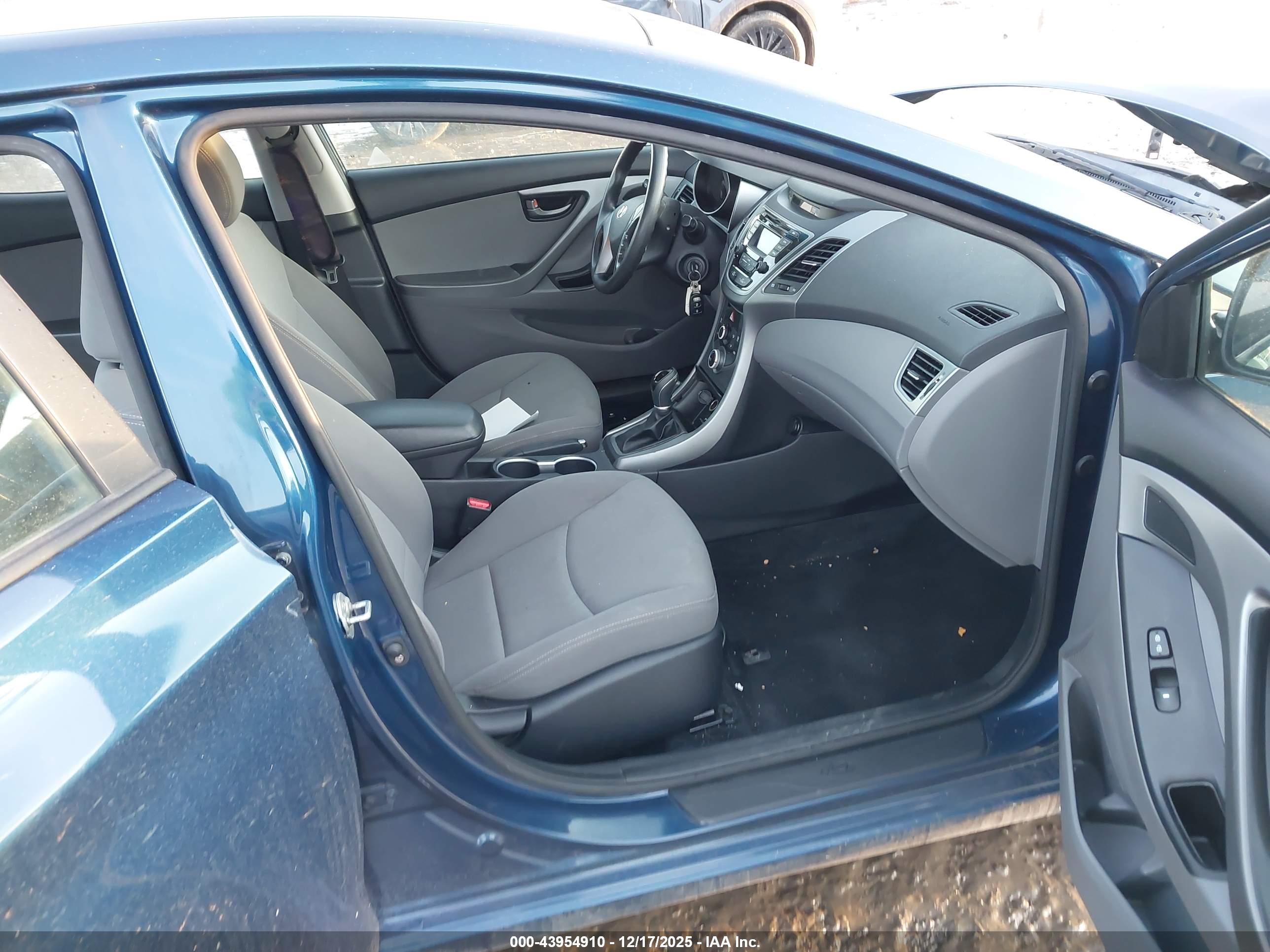 HYUNDAI ELANTRA image 5