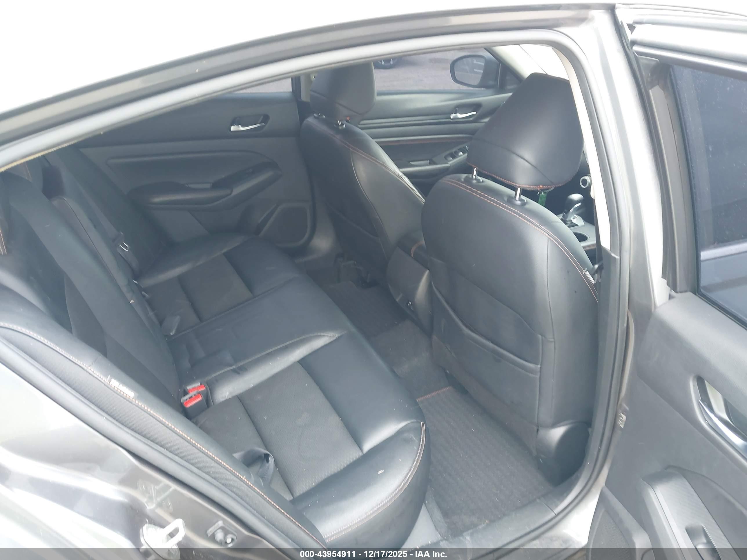 NISSAN ALTIMA image 8