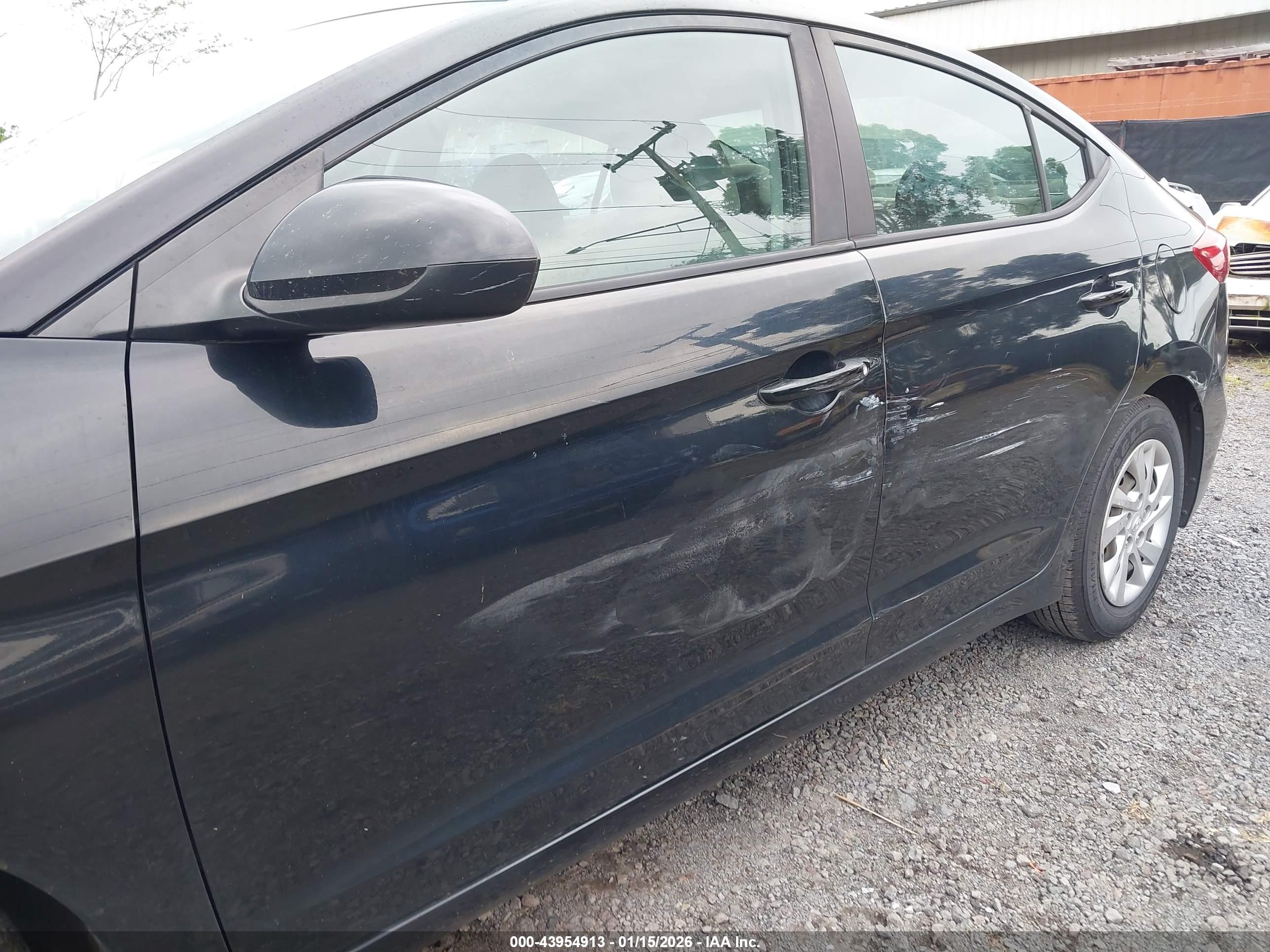 HYUNDAI ELANTRA image 6