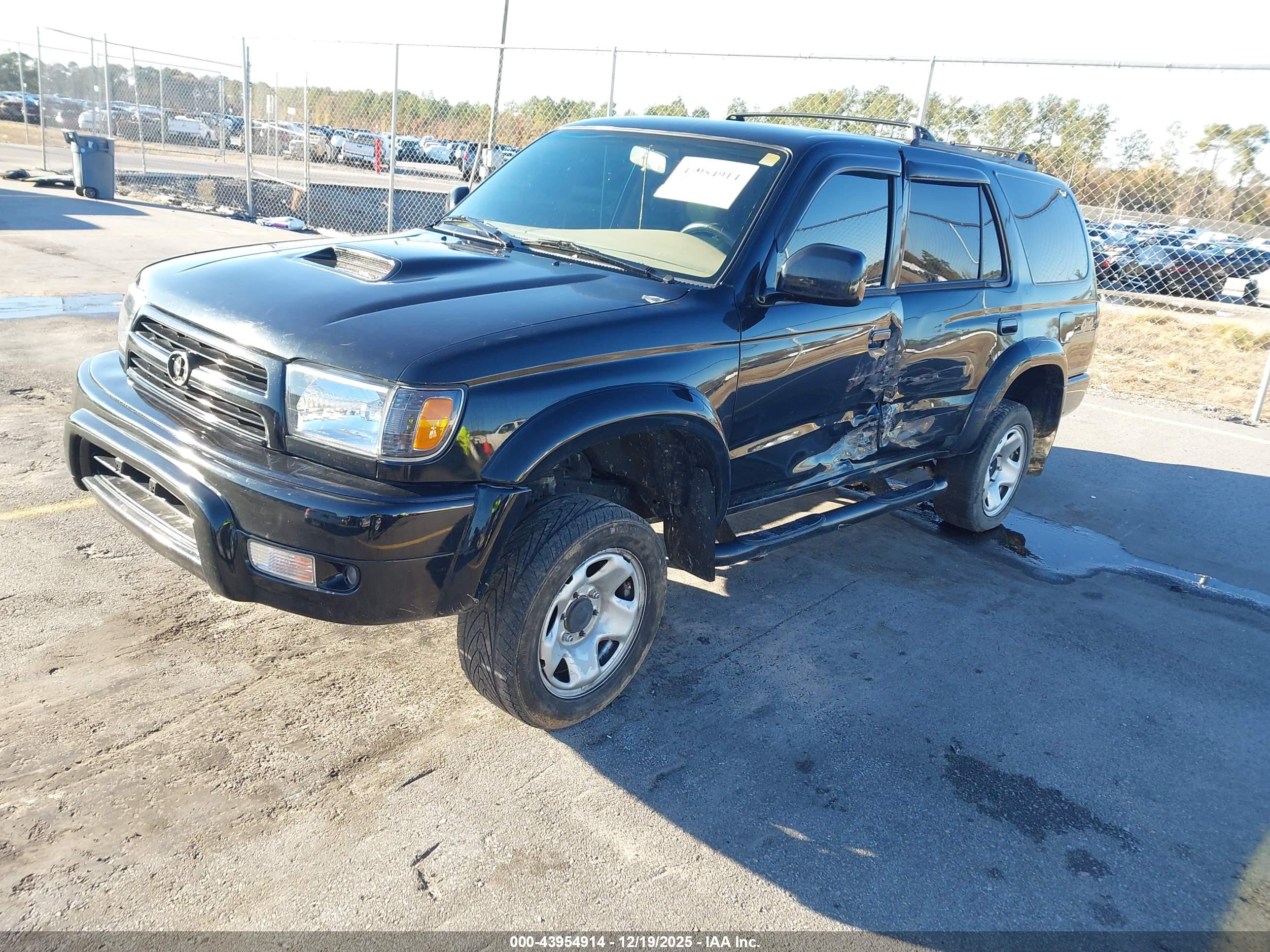TOYOTA 4RUNNER image 2