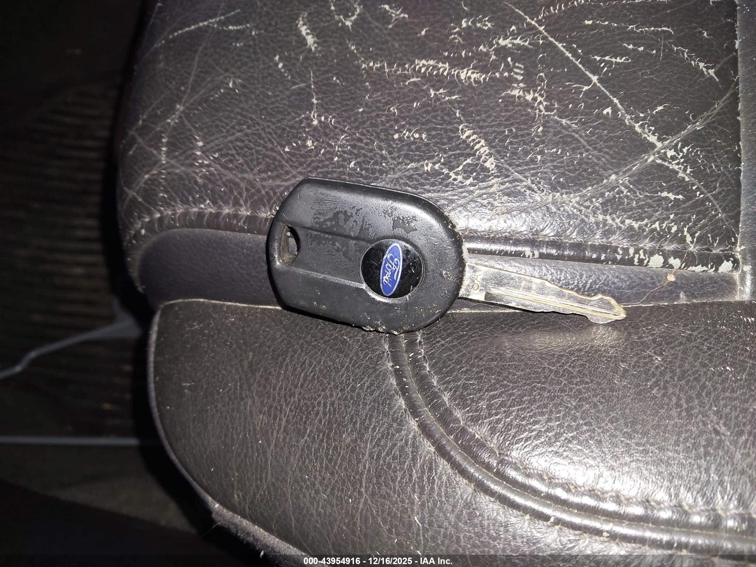 FORD EXPLORER image 11