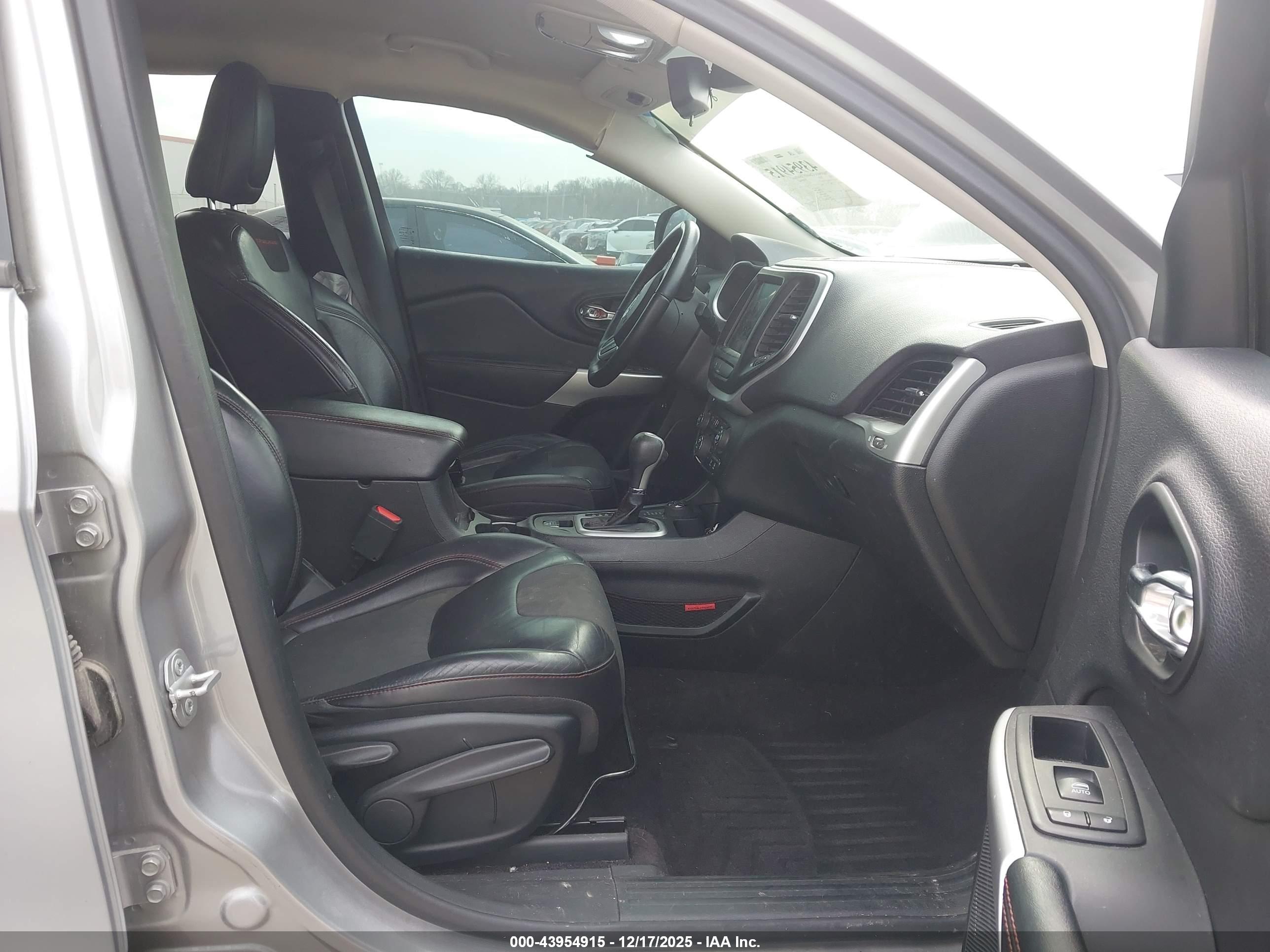 JEEP CHEROKEE image 5