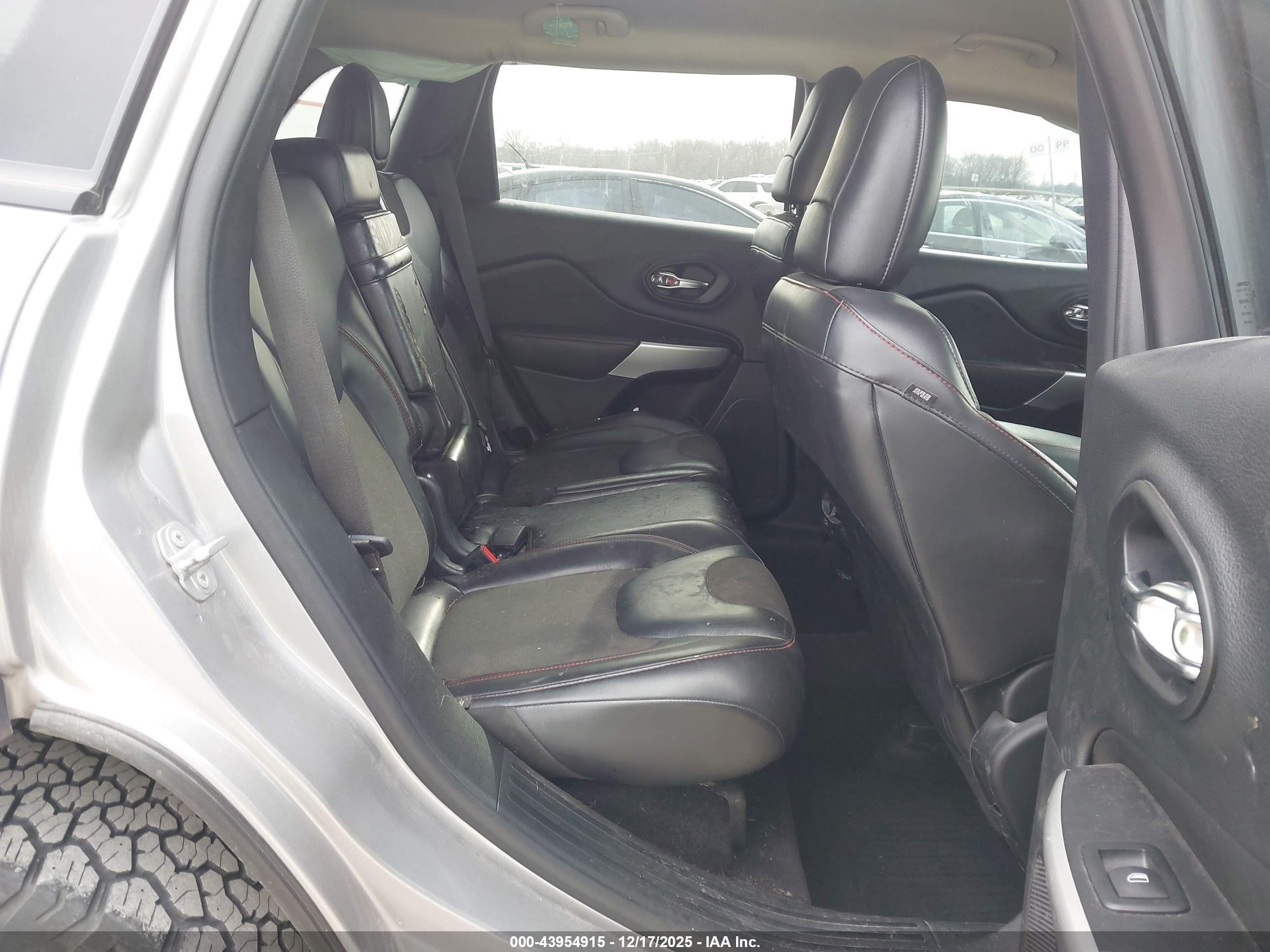 JEEP CHEROKEE image 8