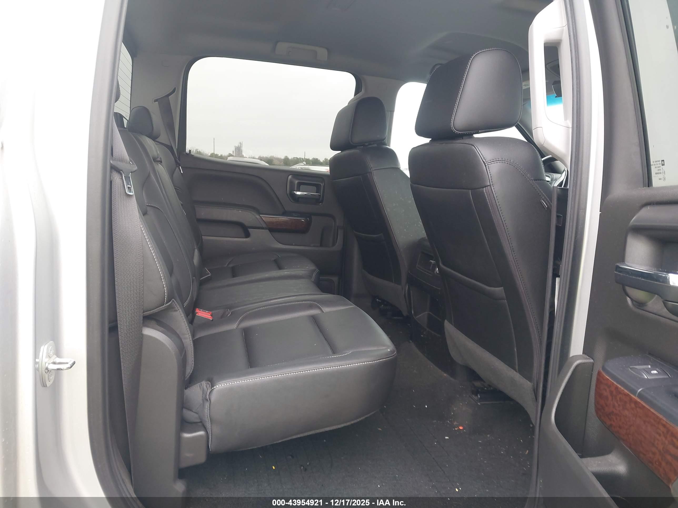 GMC SIERRA image 8