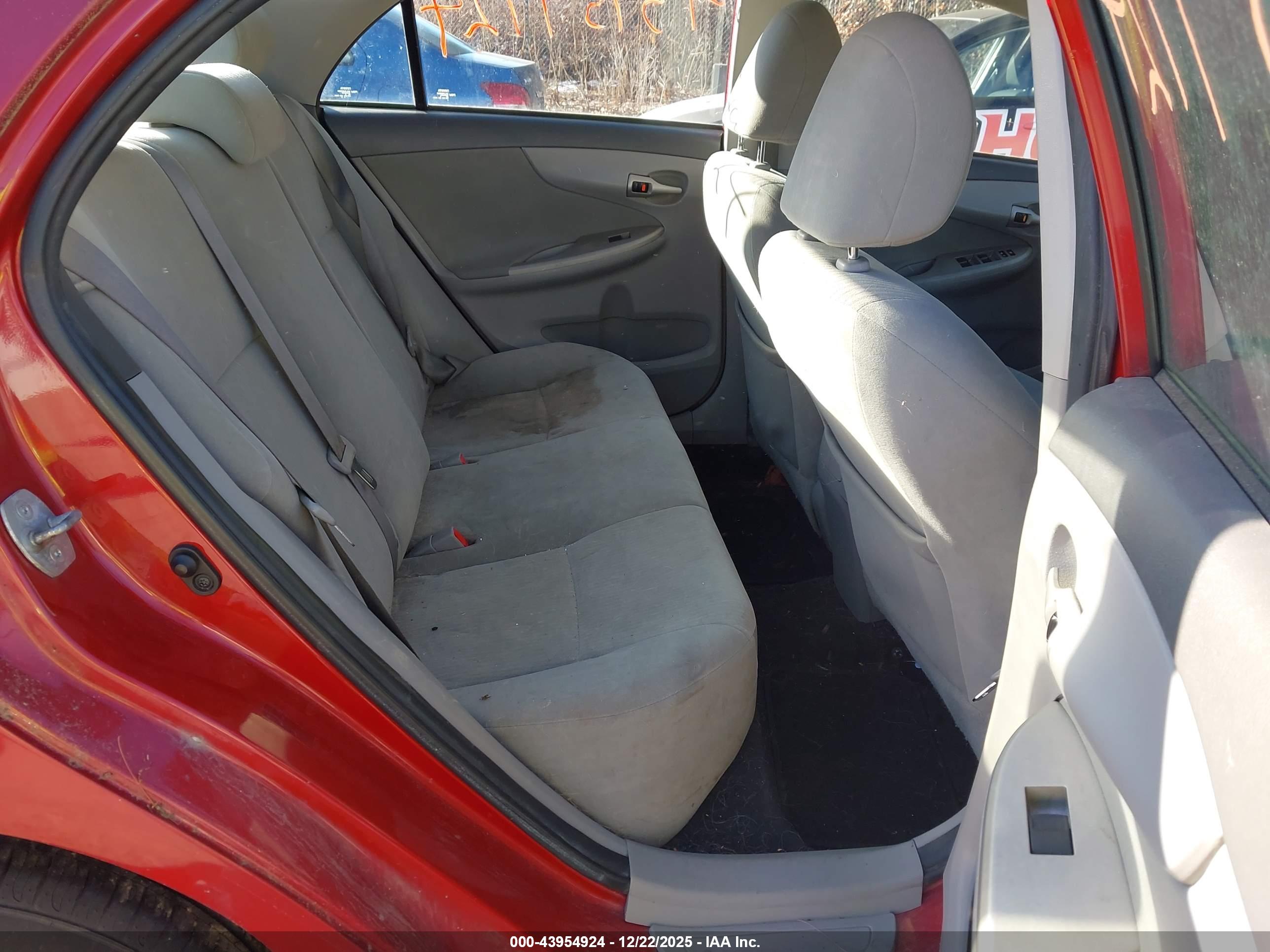 TOYOTA COROLLA image 8