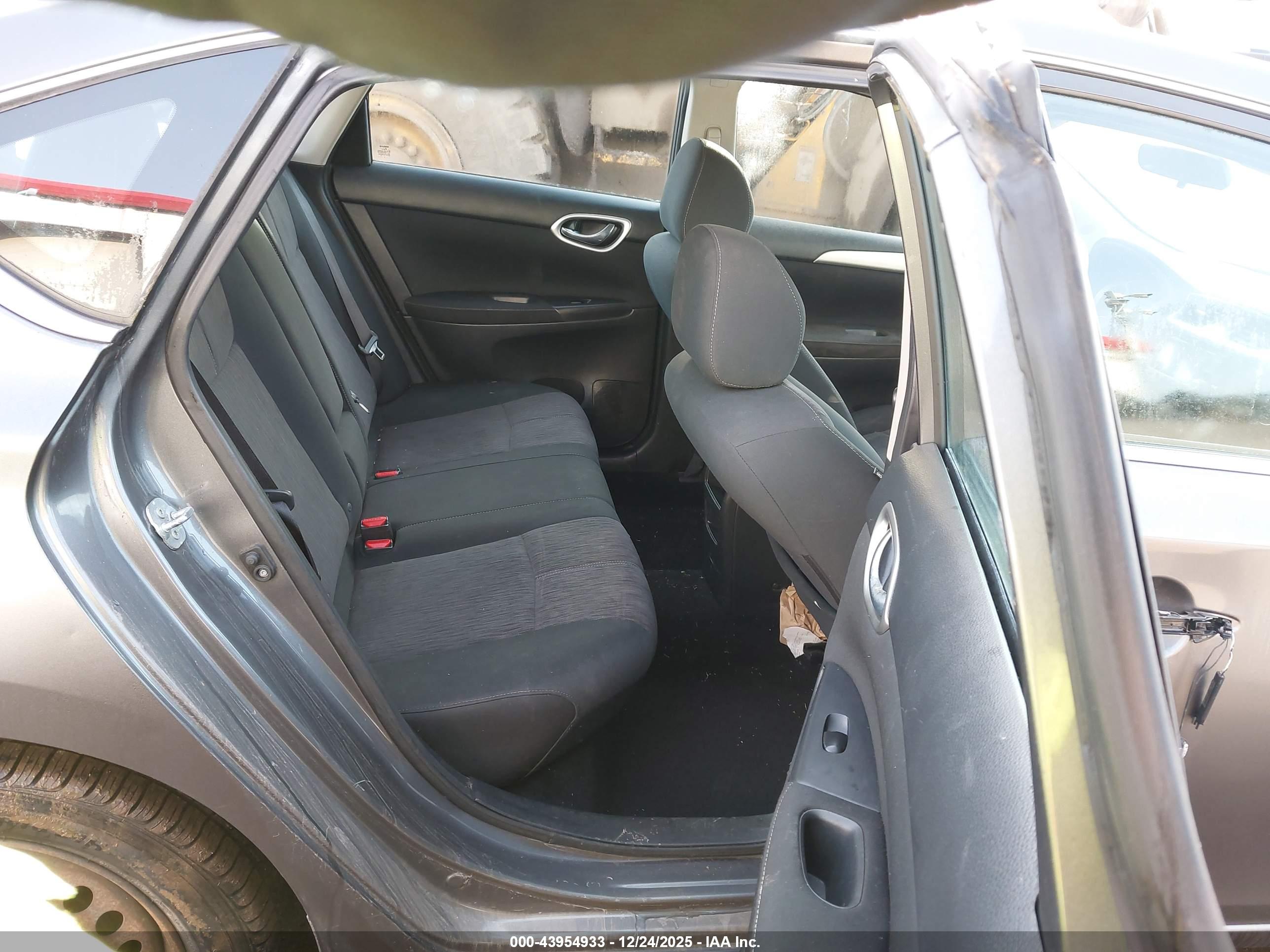 NISSAN SENTRA image 8