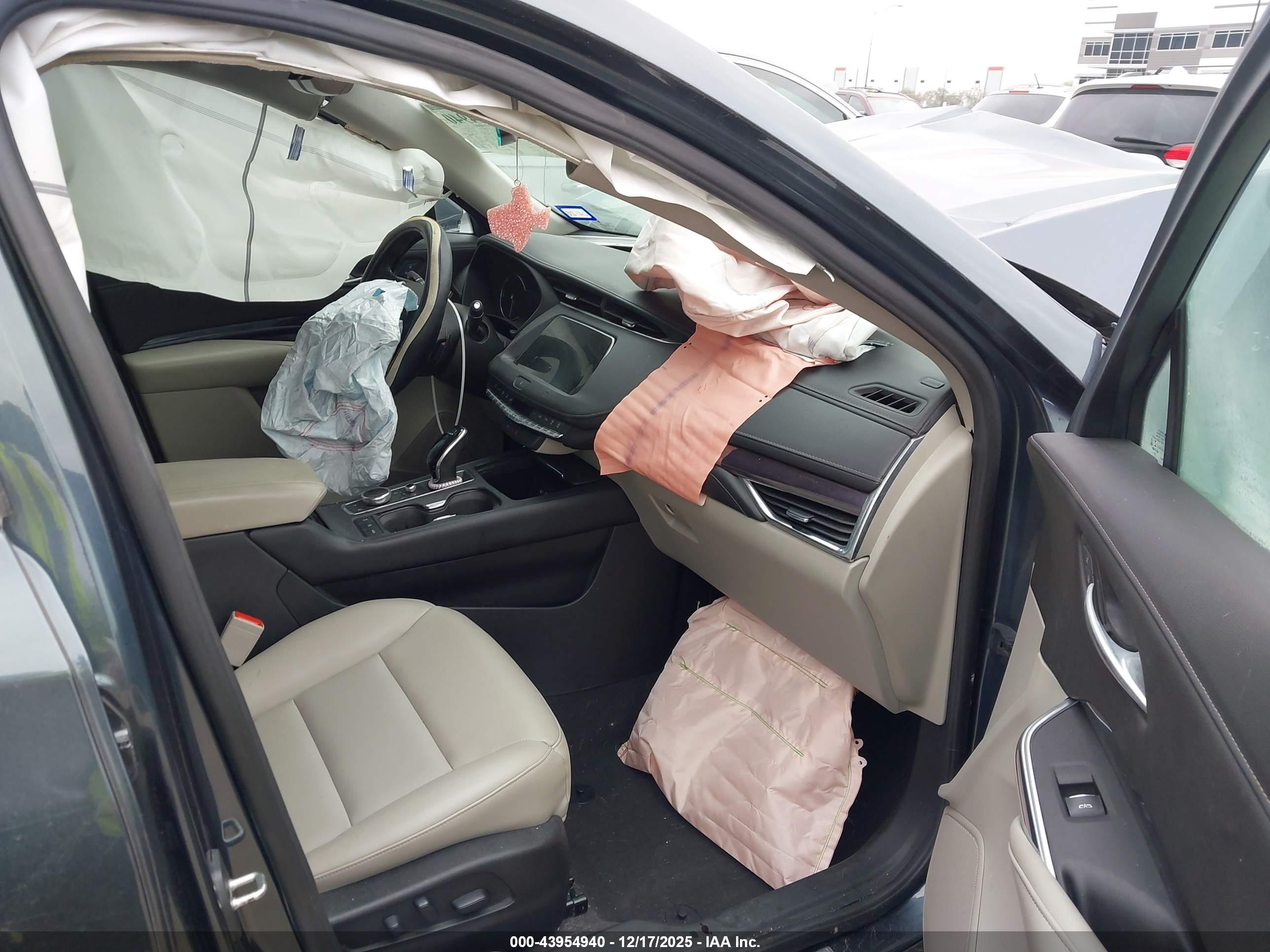 CADILLAC XT4 image 5