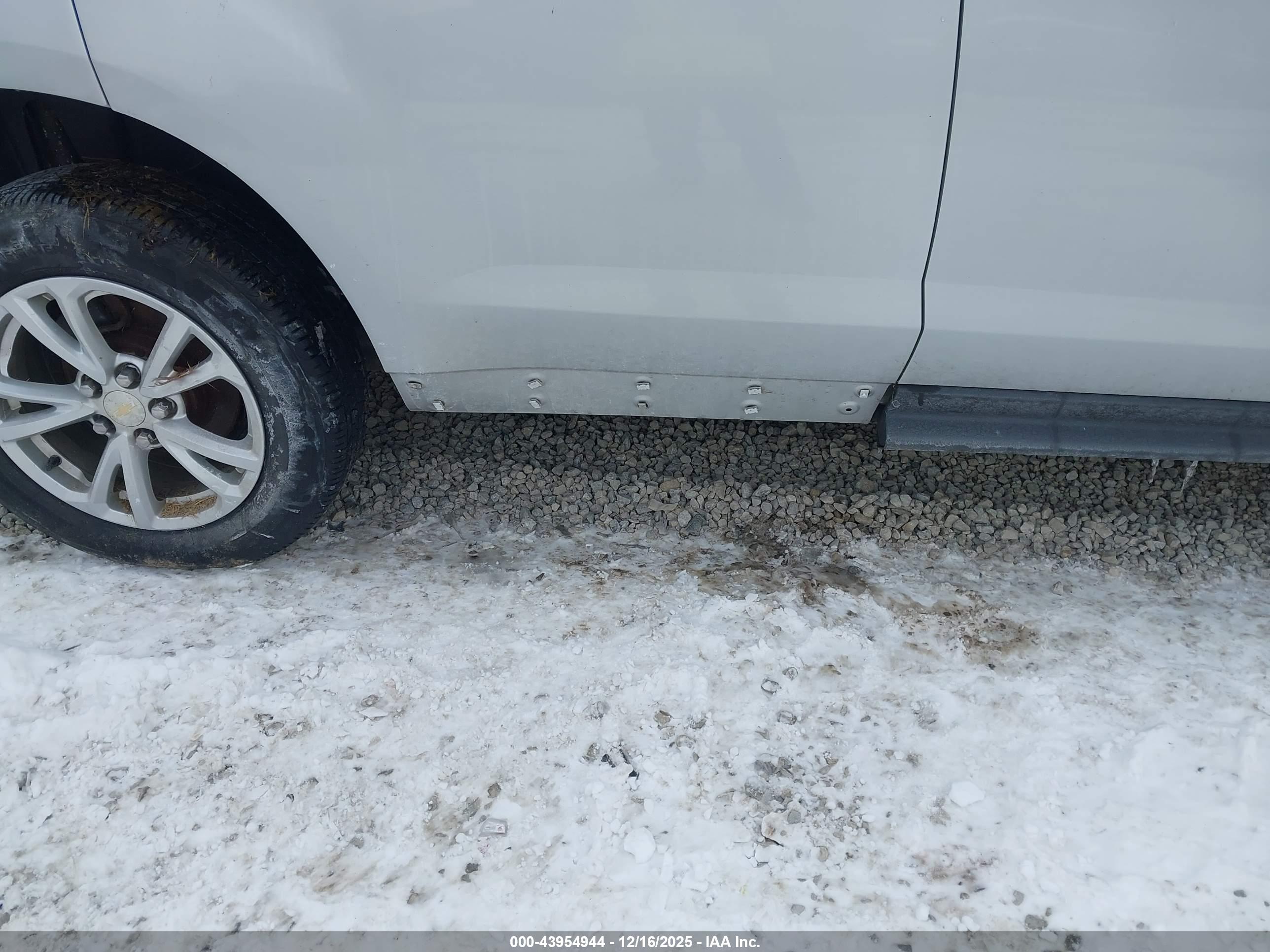 CHEVROLET EQUINOX image 6