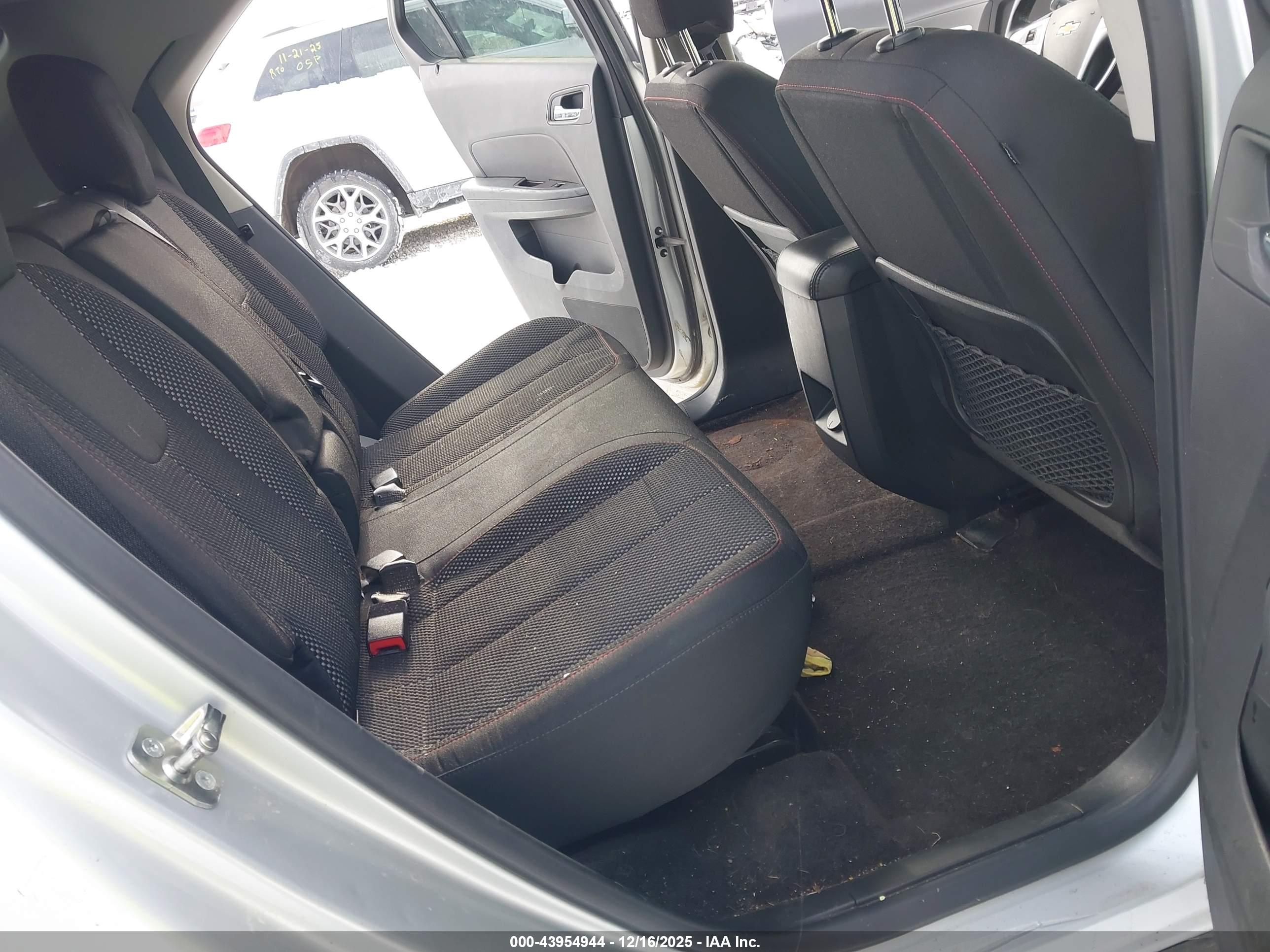 CHEVROLET EQUINOX image 8