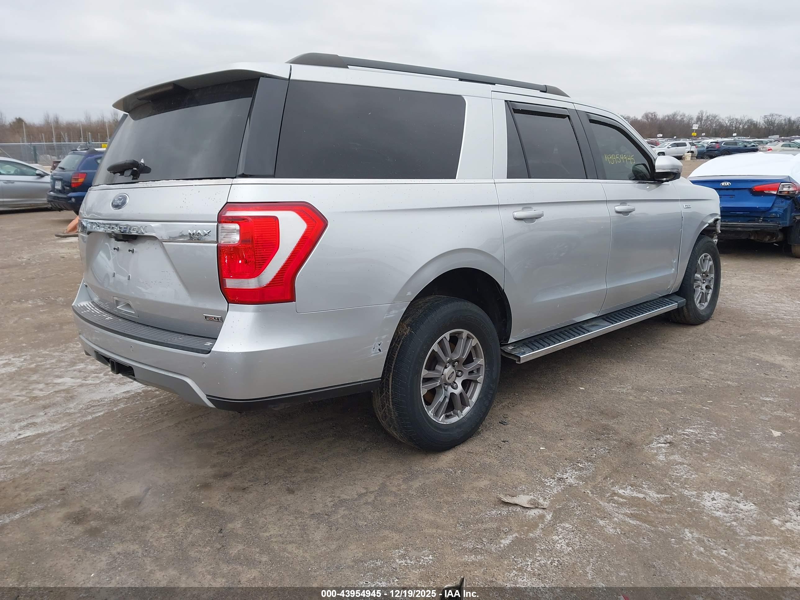 FORD EXPEDITION image 4