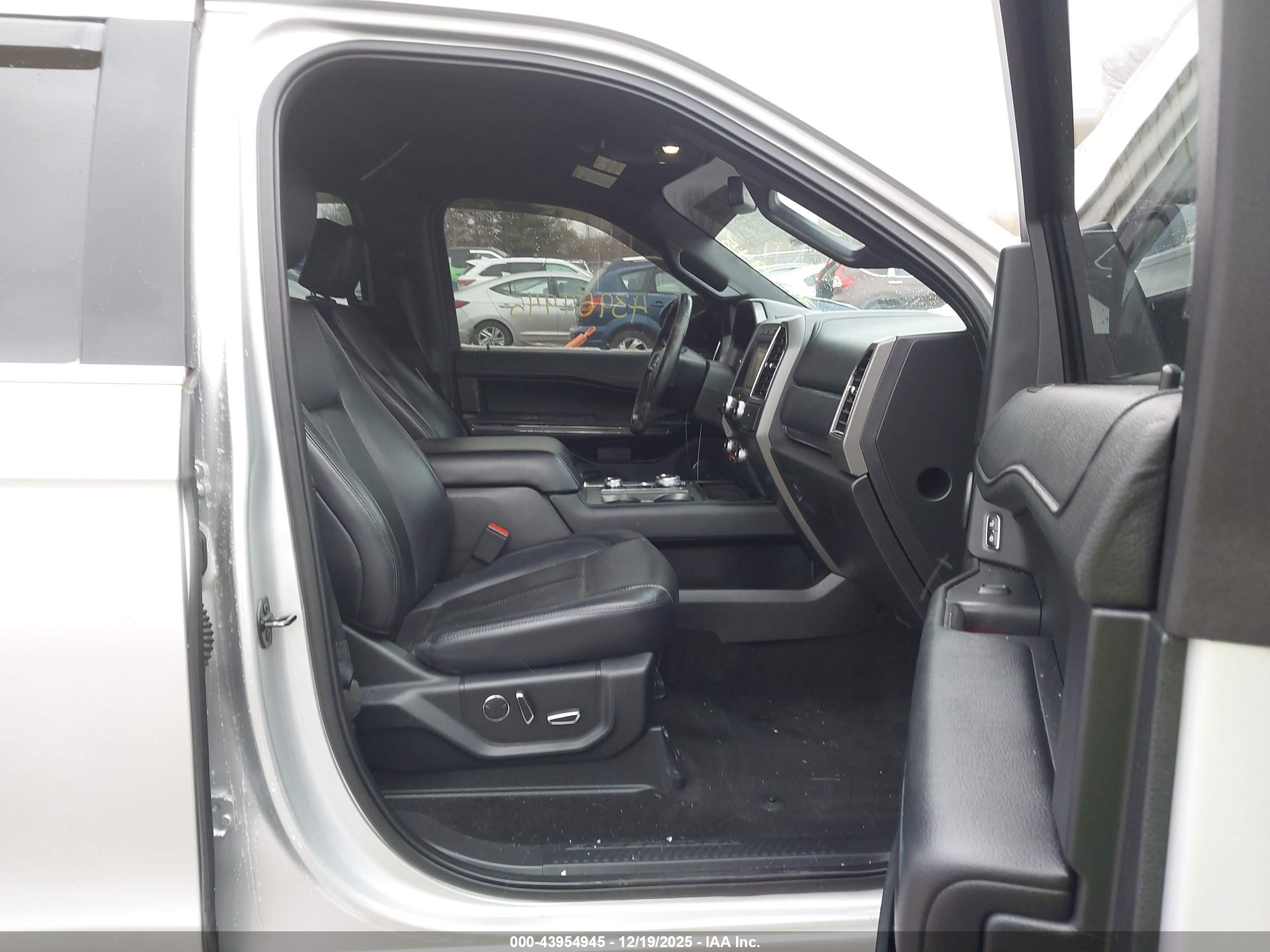 FORD EXPEDITION image 5