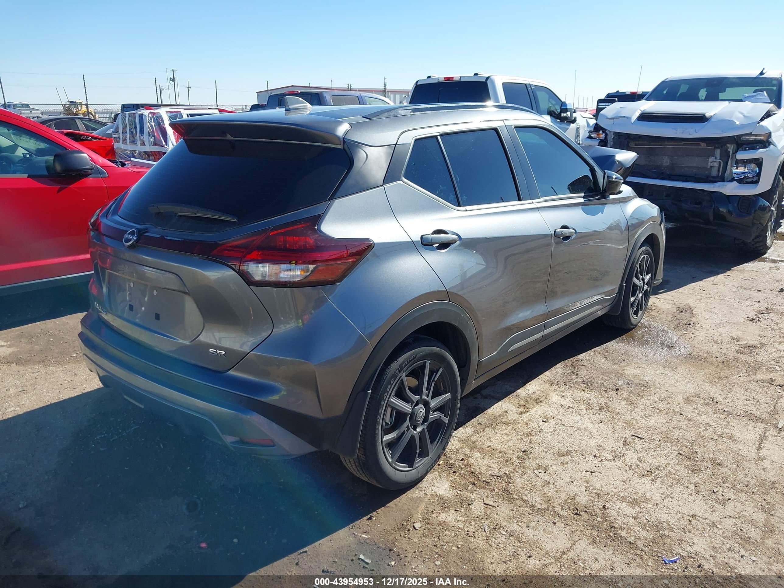 NISSAN KICKS image 4