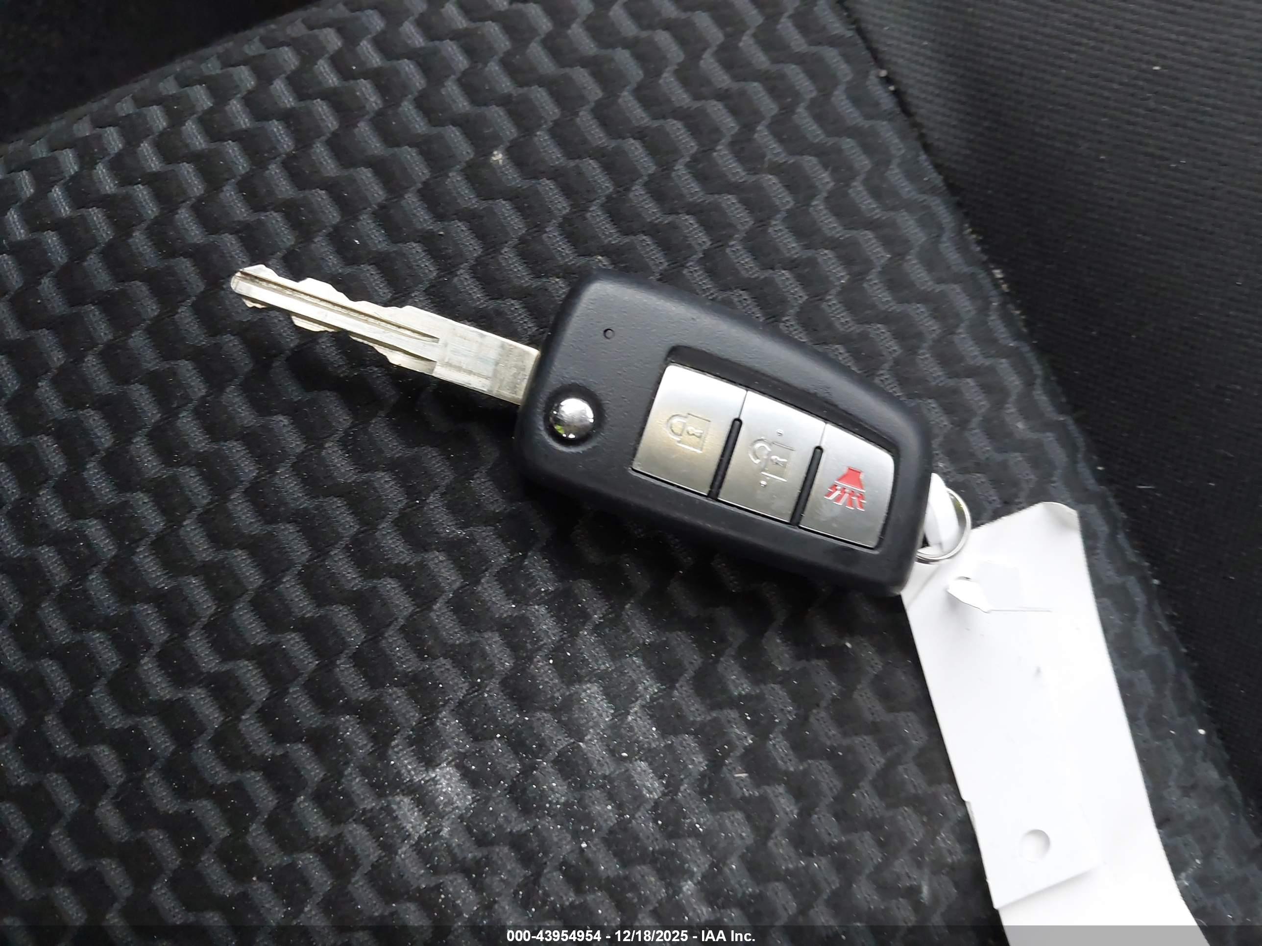 NISSAN ROGUE image 11
