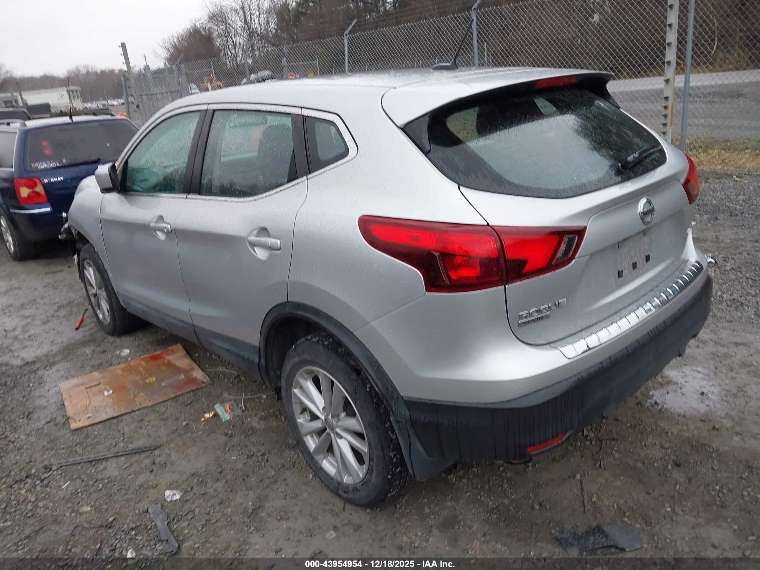 NISSAN ROGUE image 3