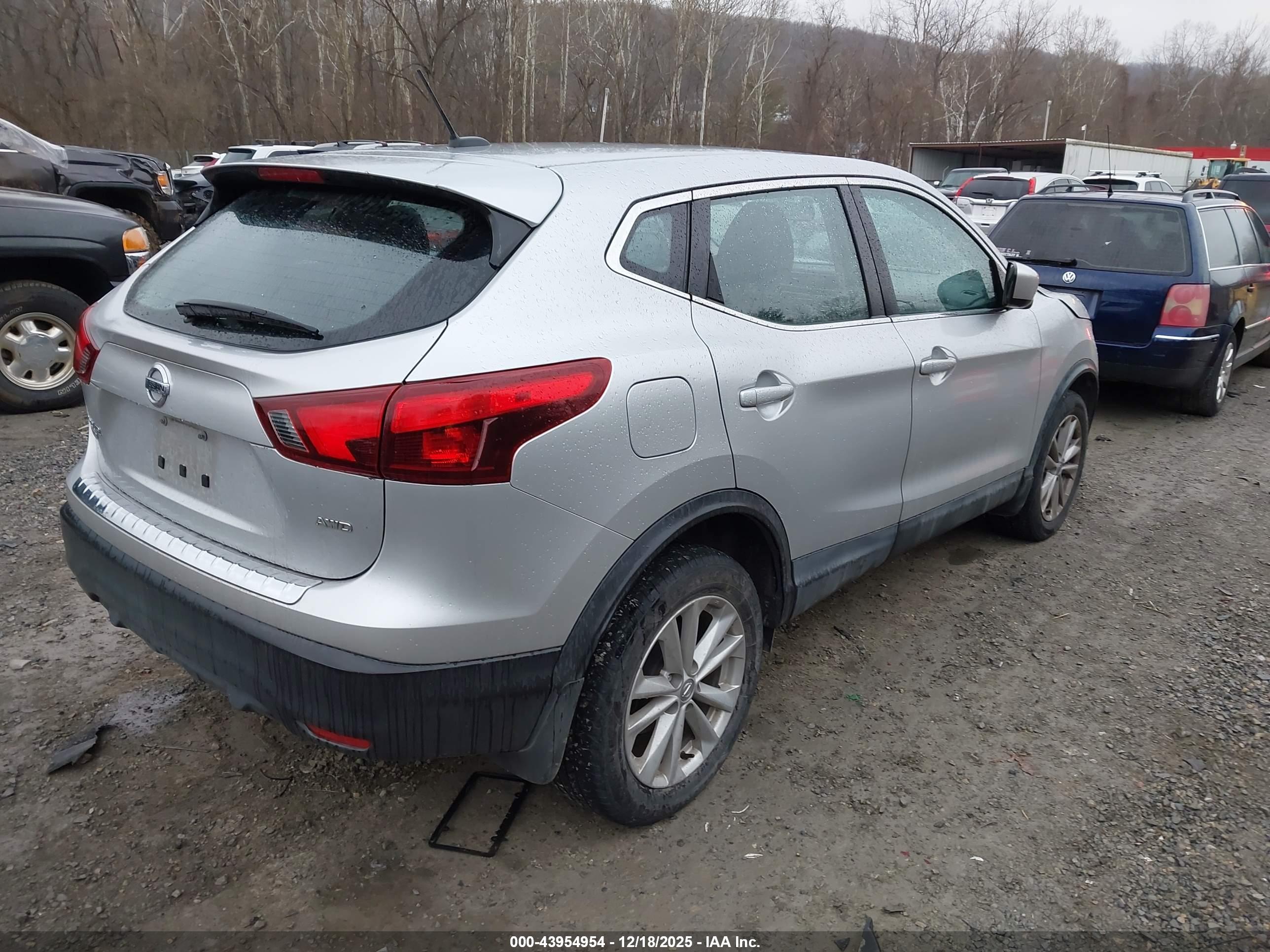 NISSAN ROGUE image 4