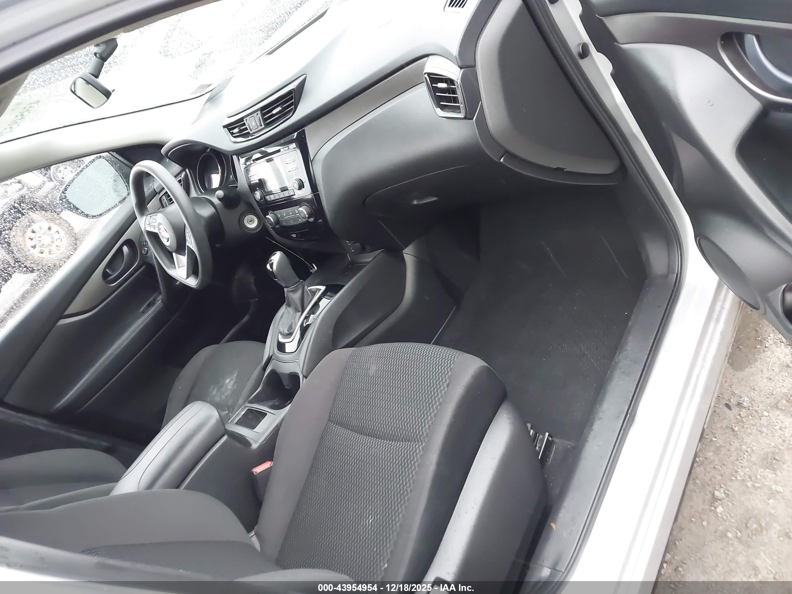 NISSAN ROGUE image 5