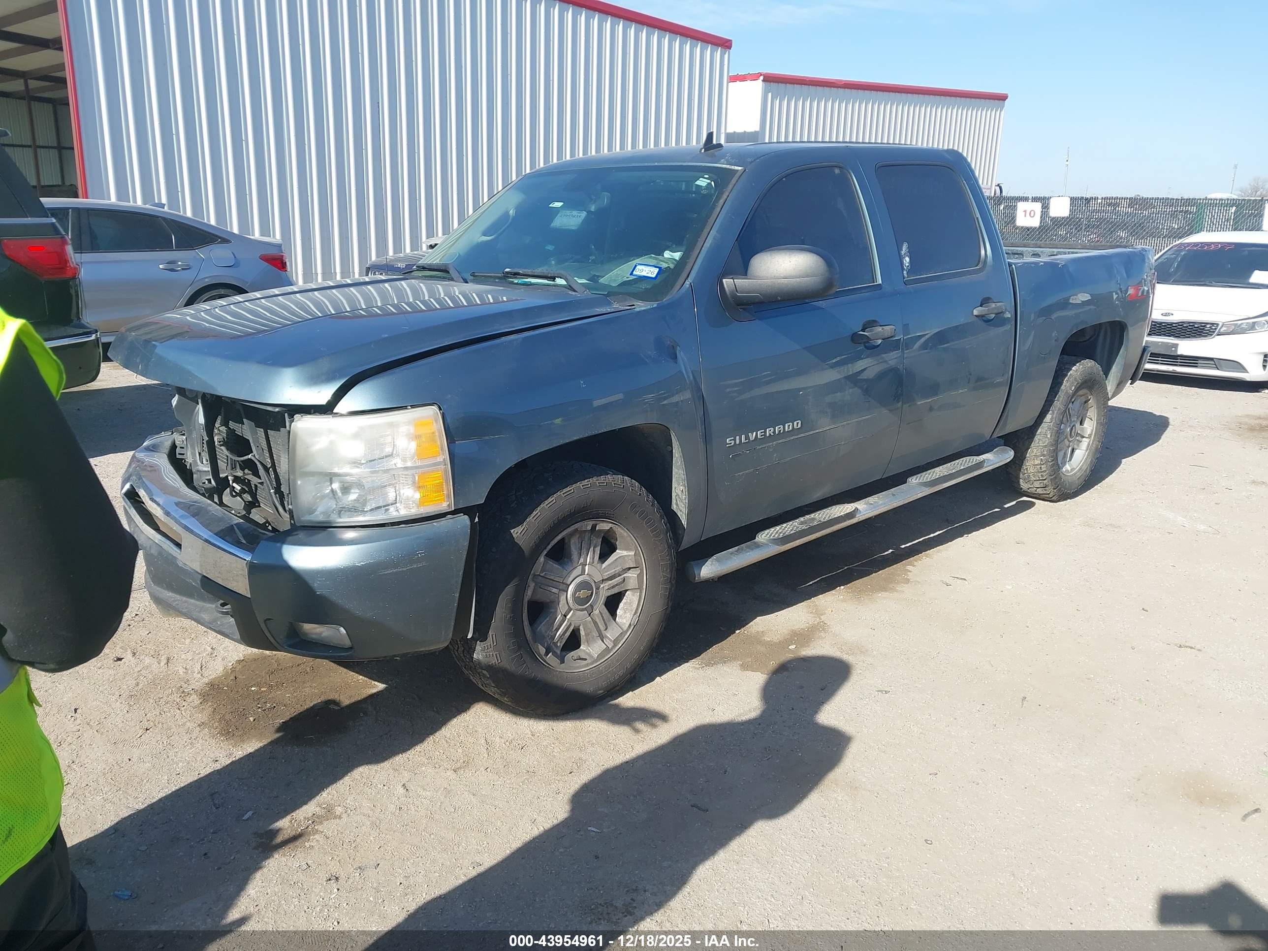 CHEVROLET SILVERADO image 2