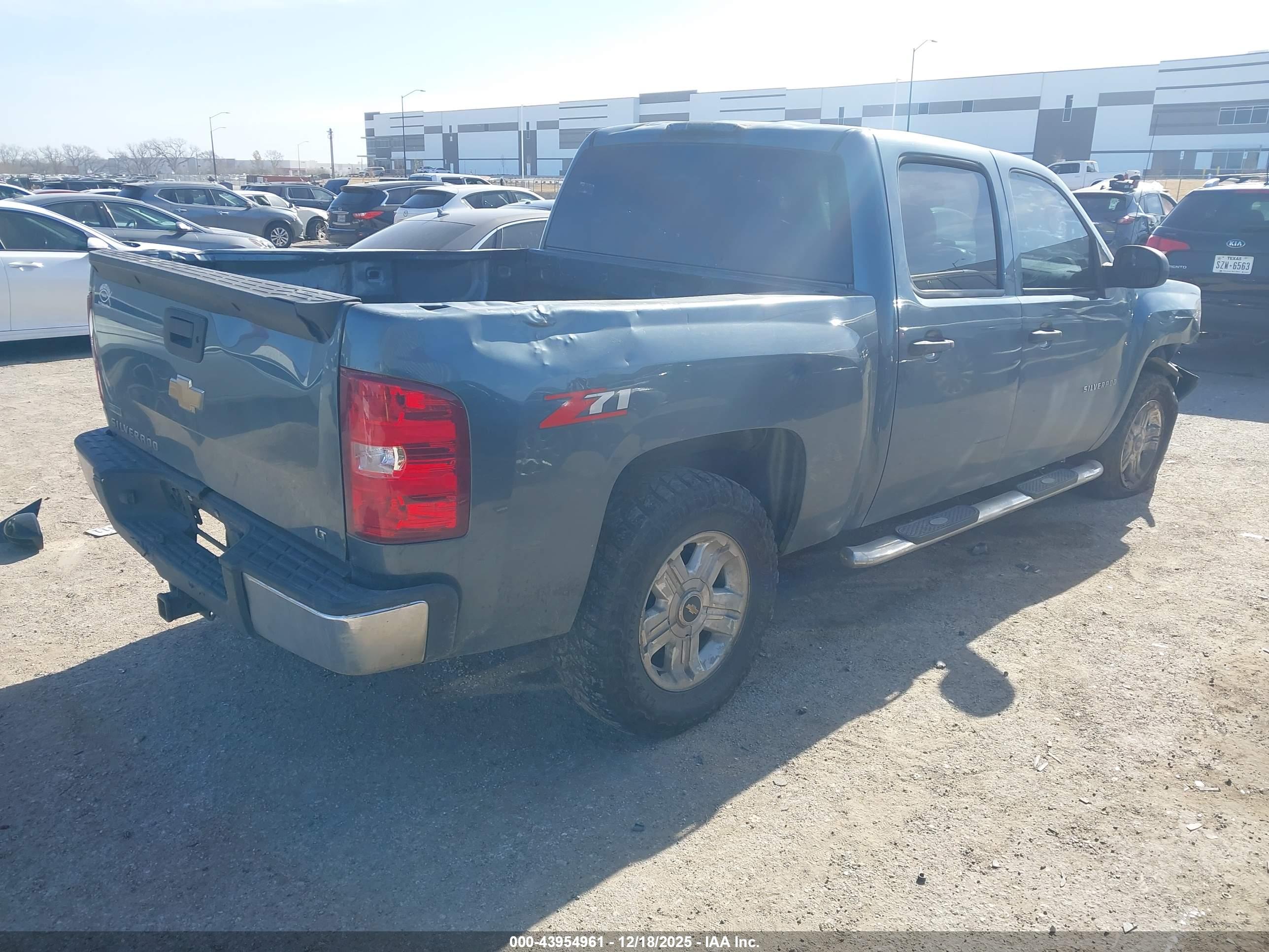 CHEVROLET SILVERADO image 4