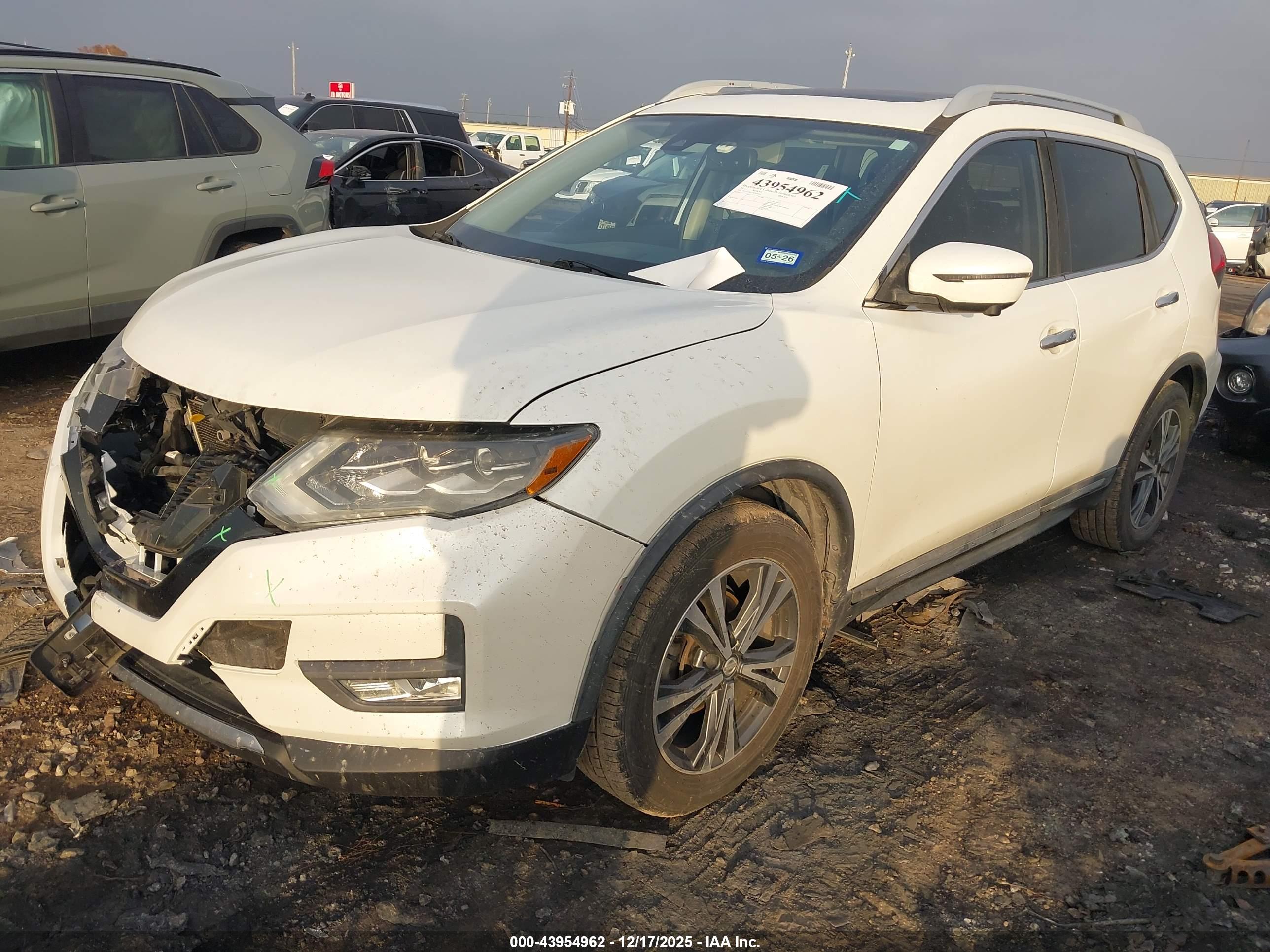 NISSAN ROGUE image 2