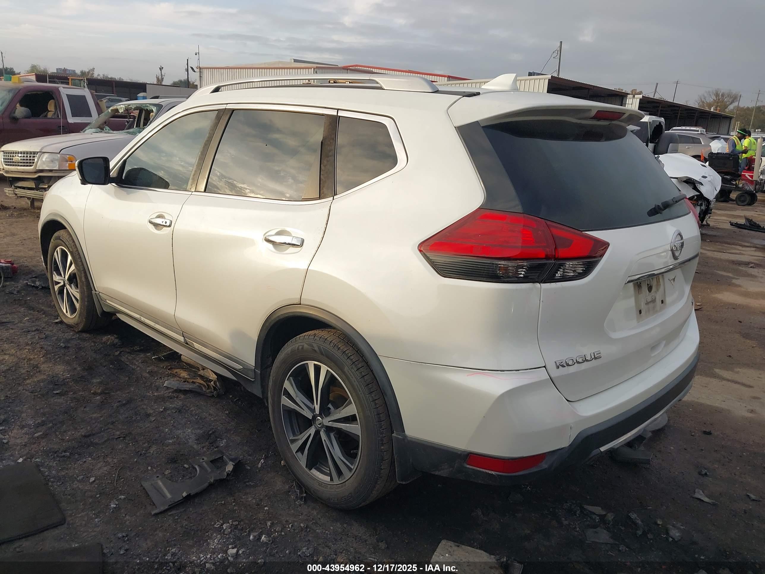 NISSAN ROGUE image 3