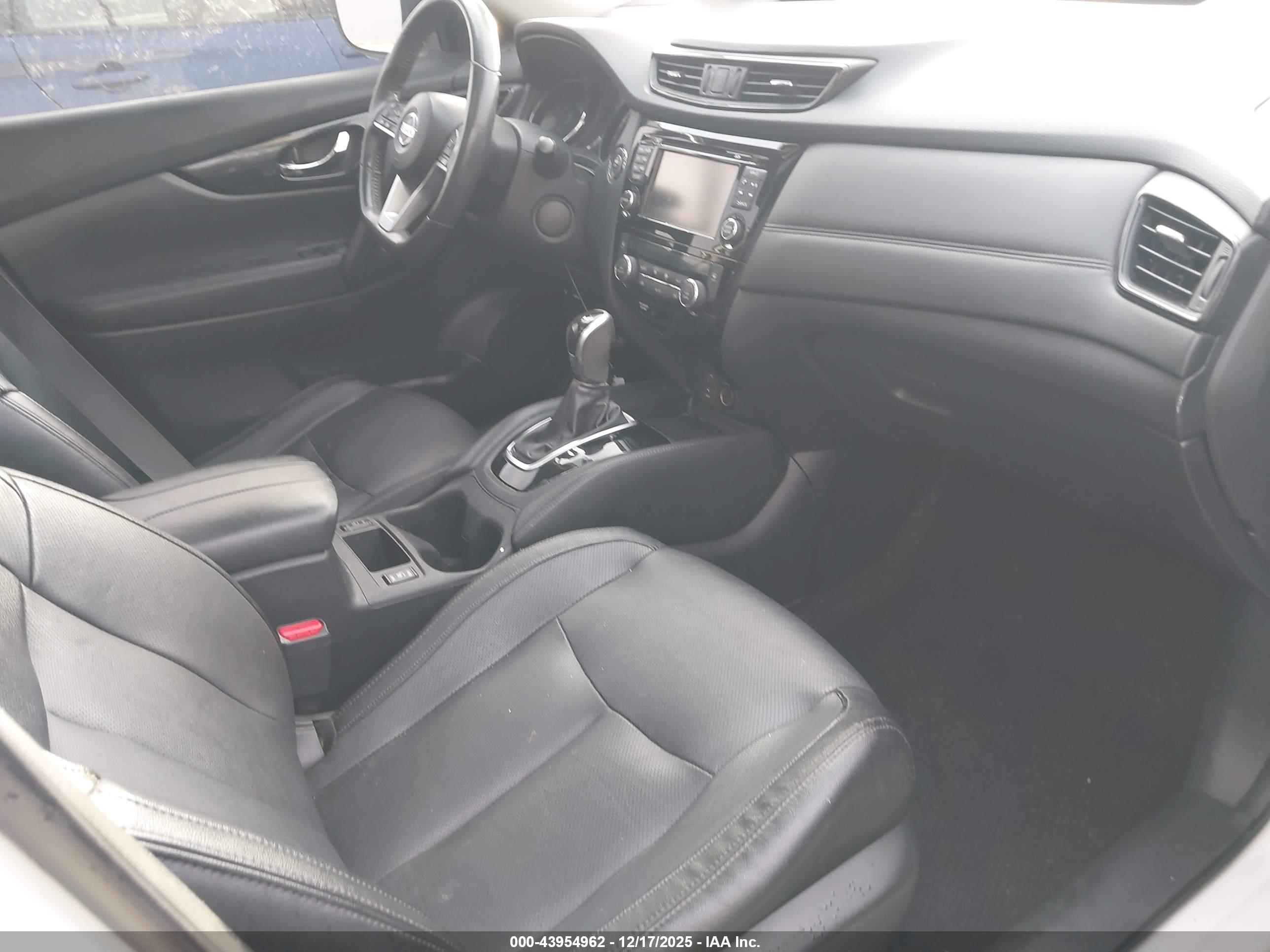 NISSAN ROGUE image 5