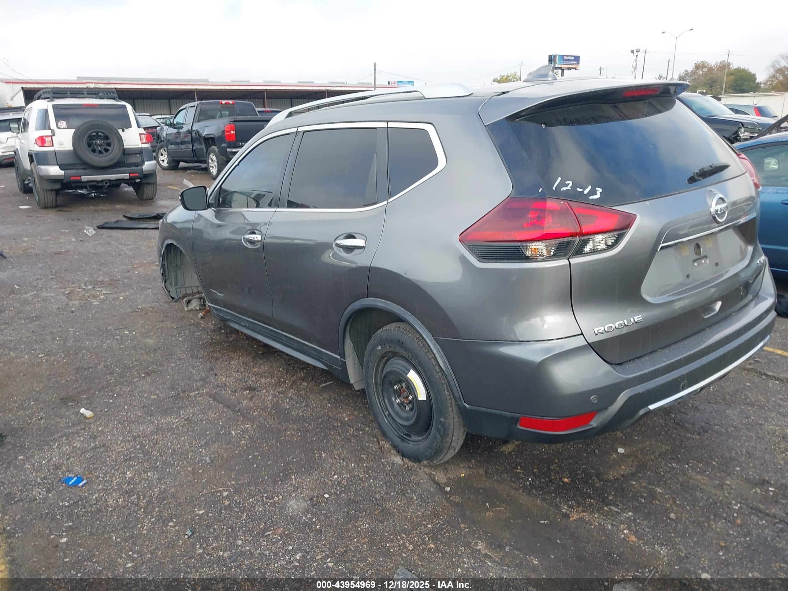 NISSAN ROGUE image 3