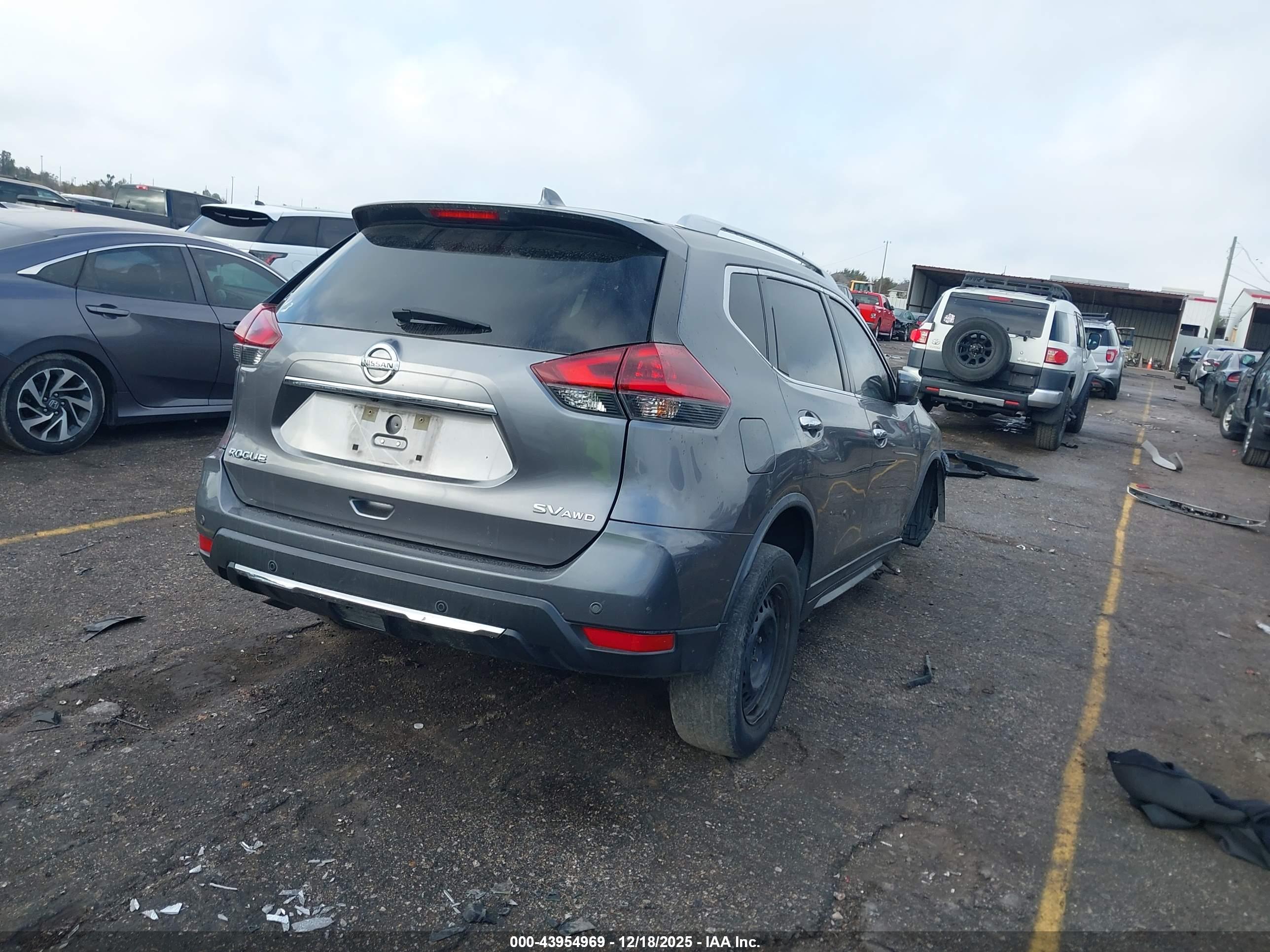 NISSAN ROGUE image 4