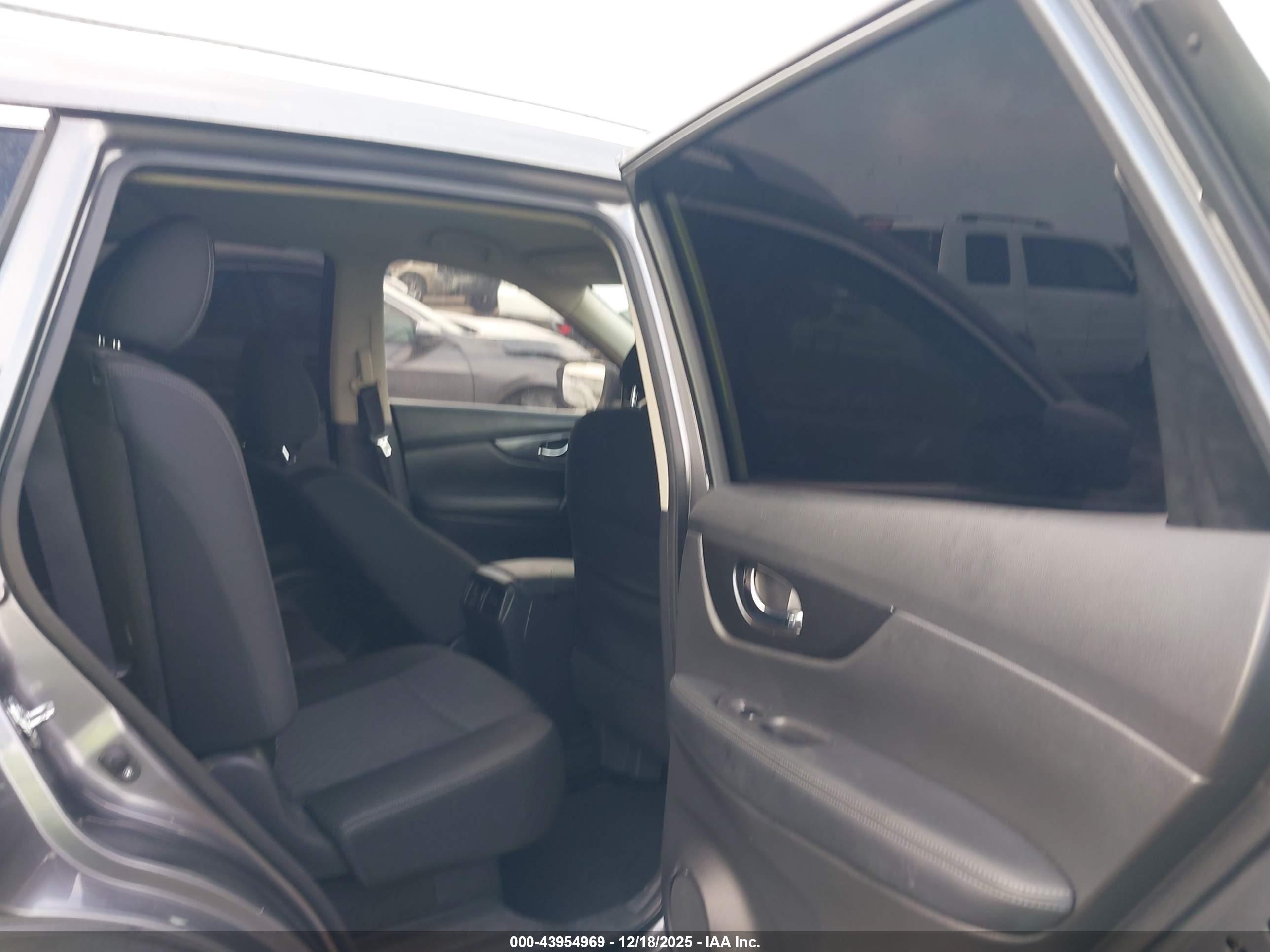 NISSAN ROGUE image 8