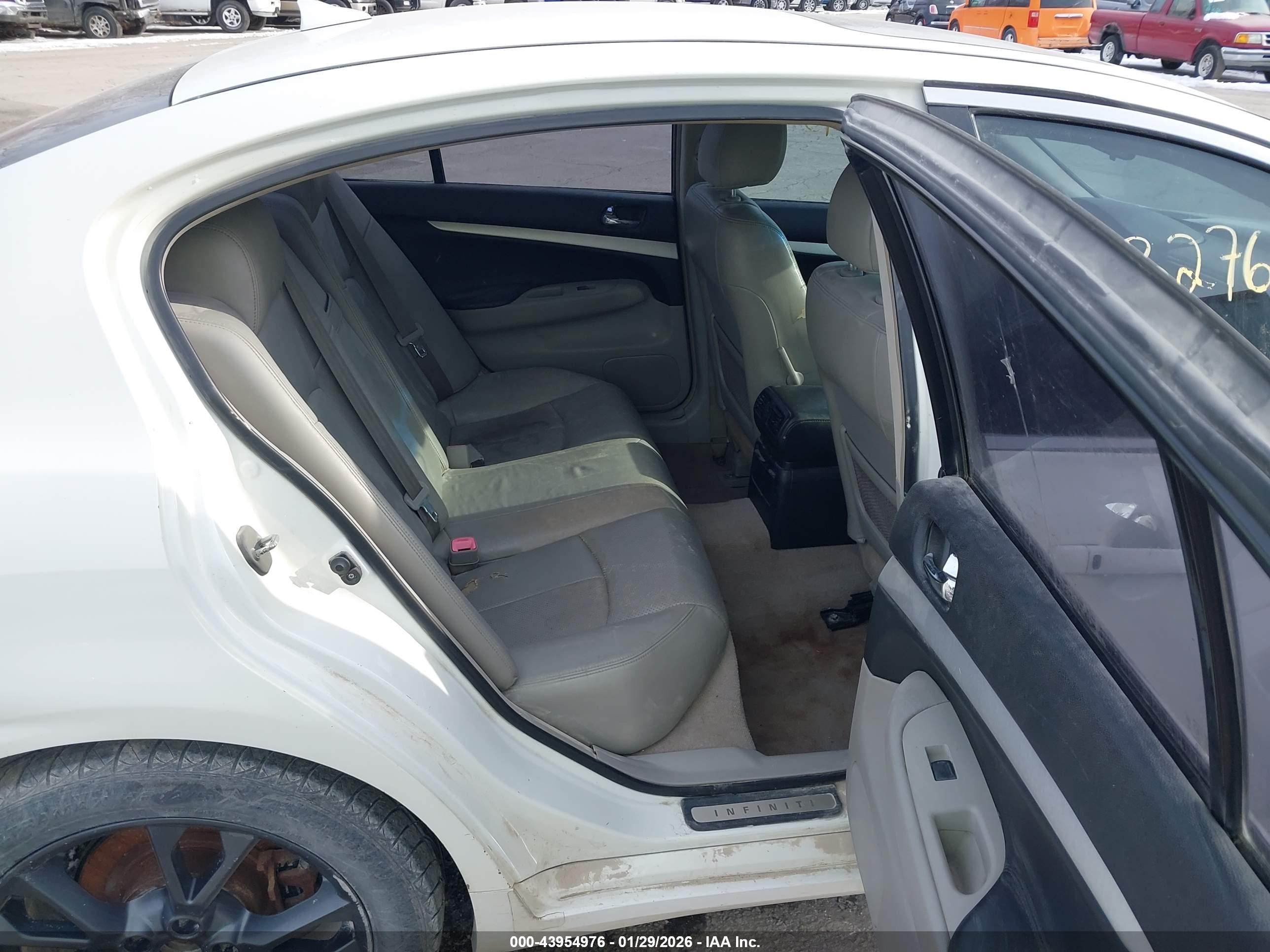 INFINITI G37X image 8