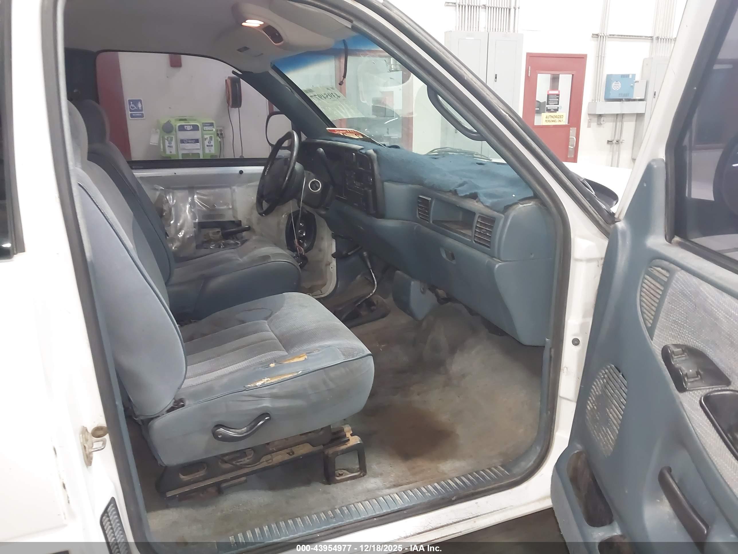 DODGE RAM image 5