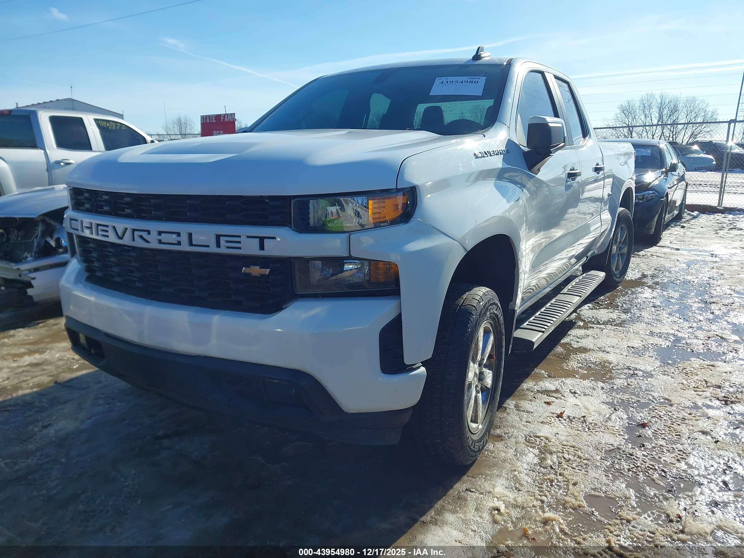 CHEVROLET SILVERADO image 2