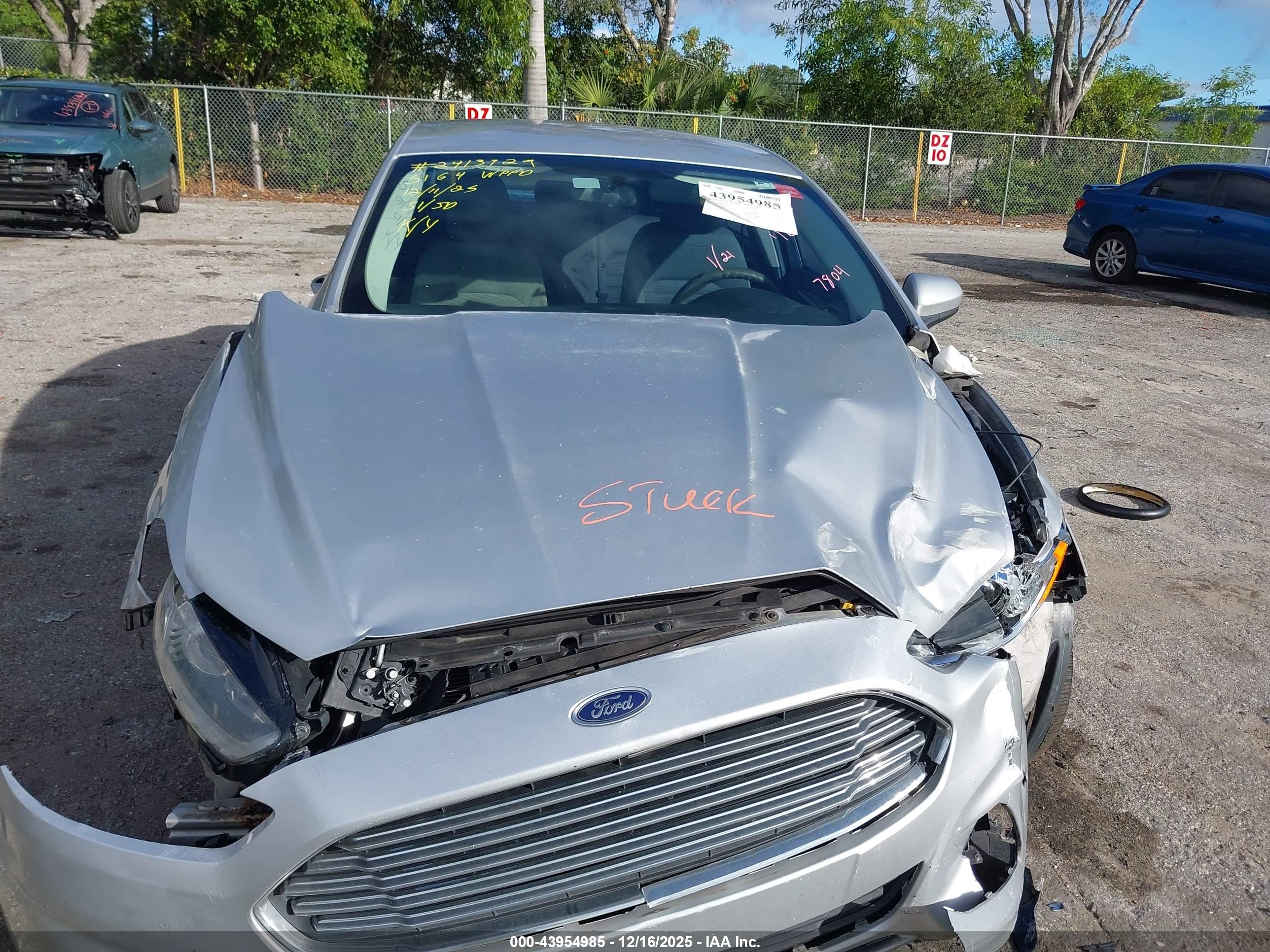 FORD FUSION image 10