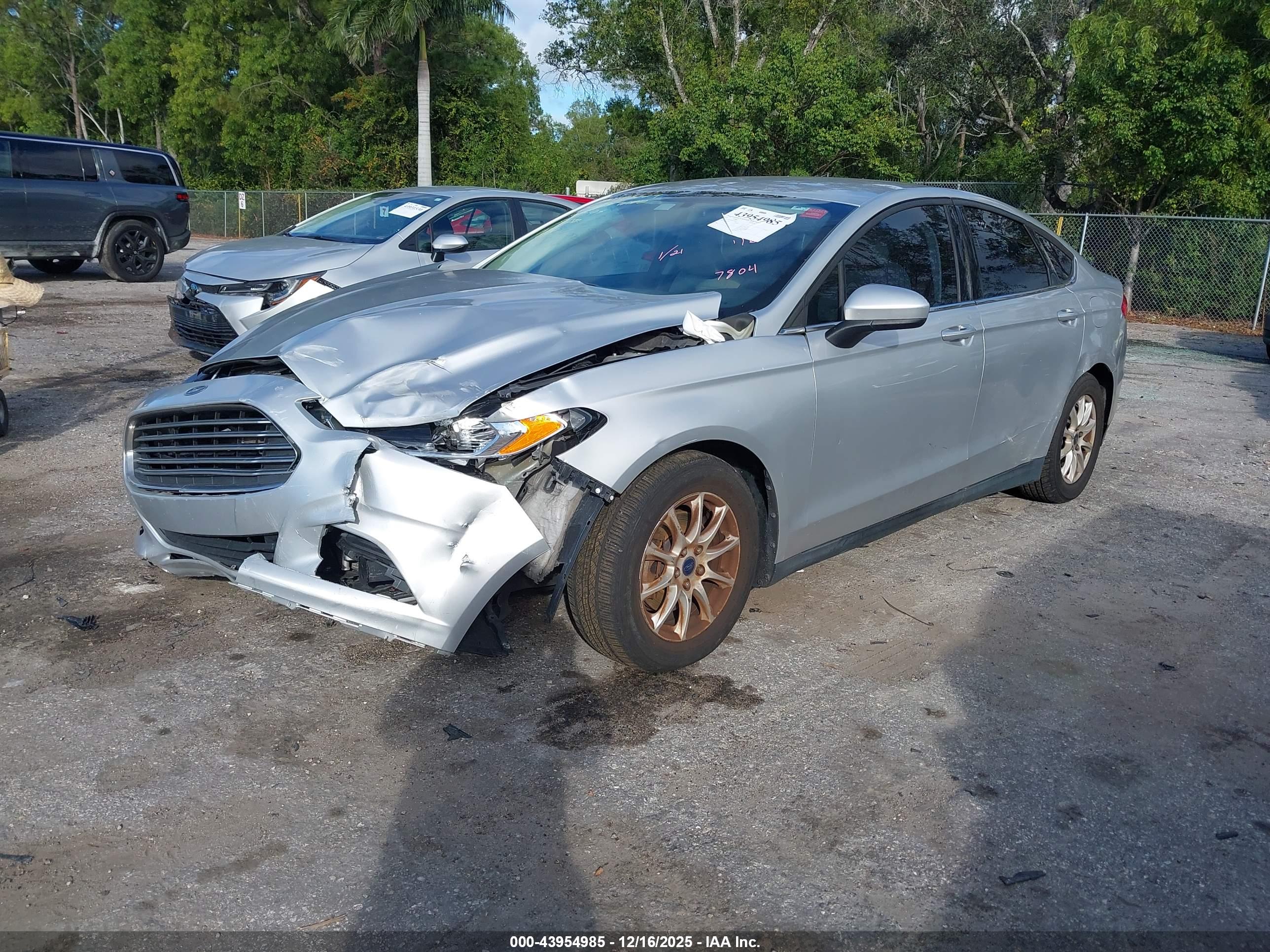 FORD FUSION image 2