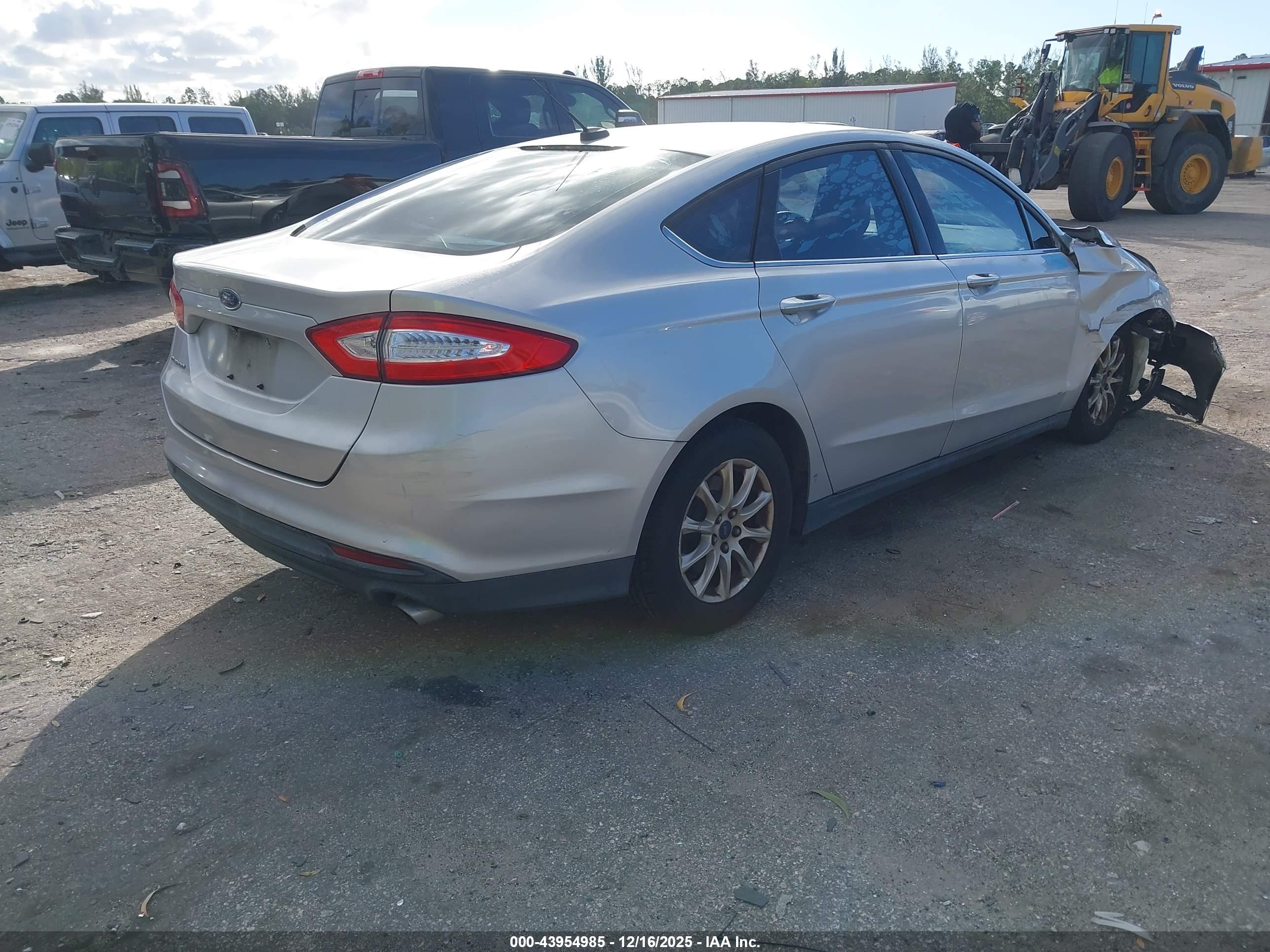 FORD FUSION image 4