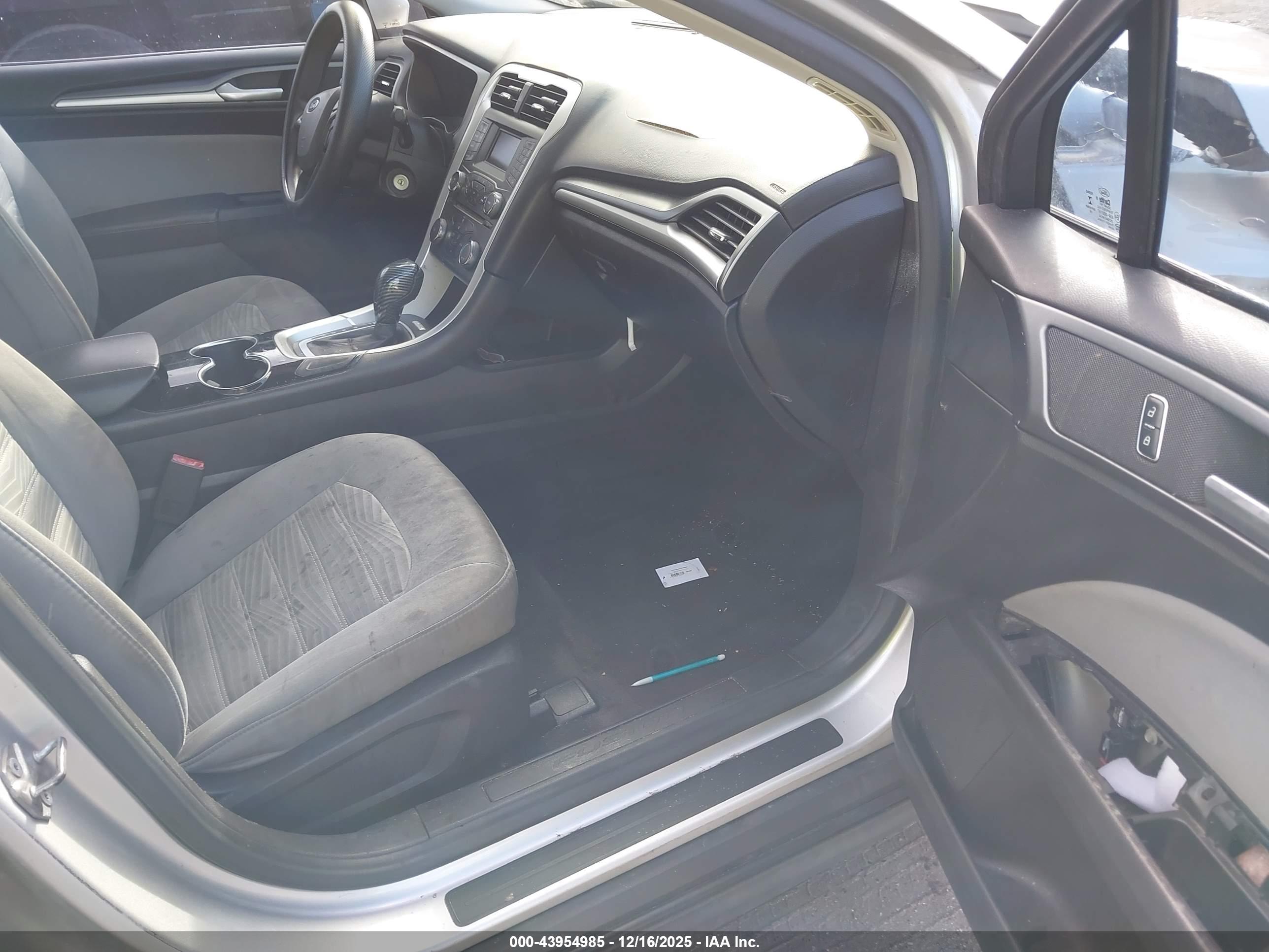 FORD FUSION image 5