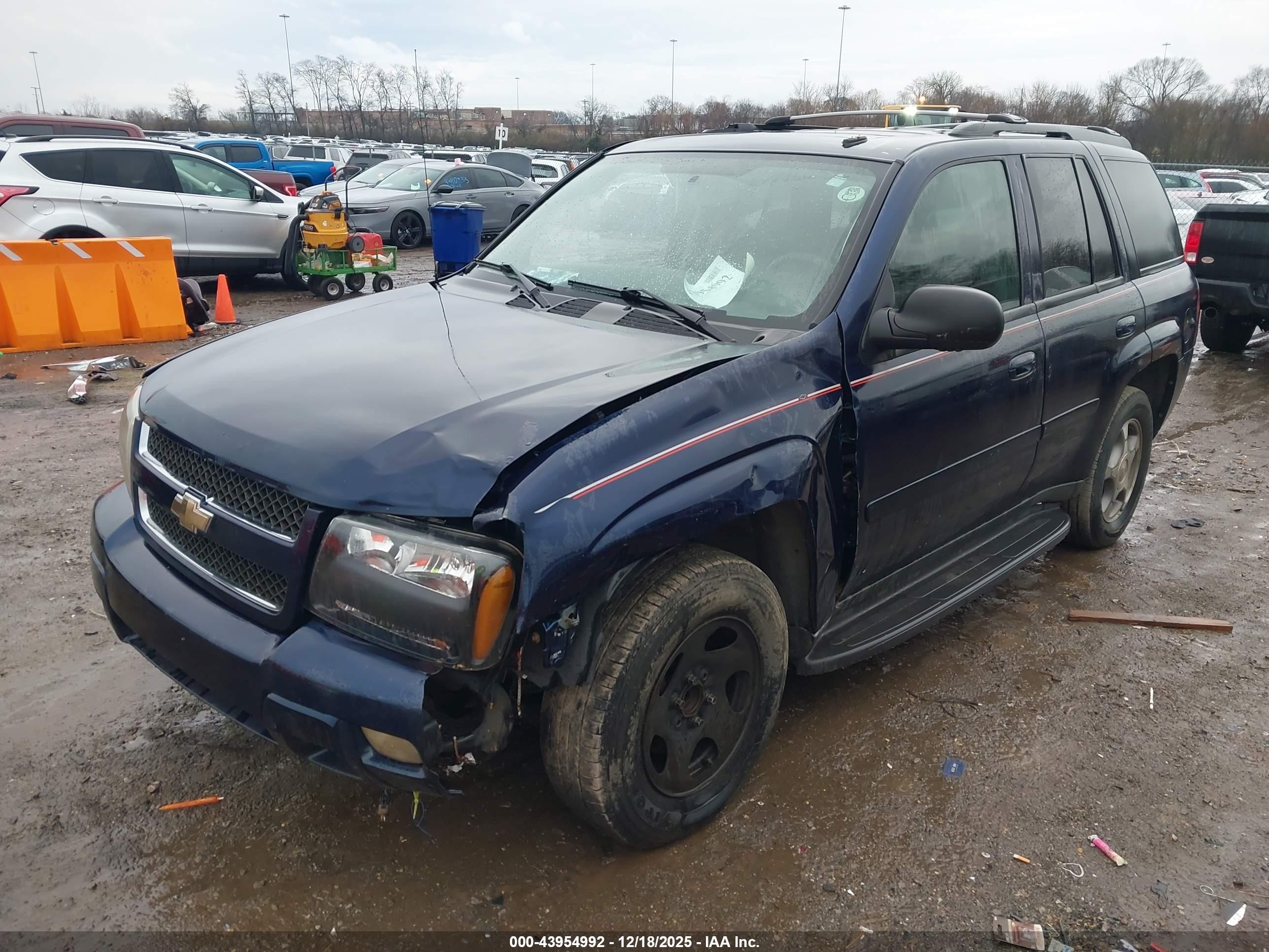 CHEVROLET TRAILBLAZER image 2