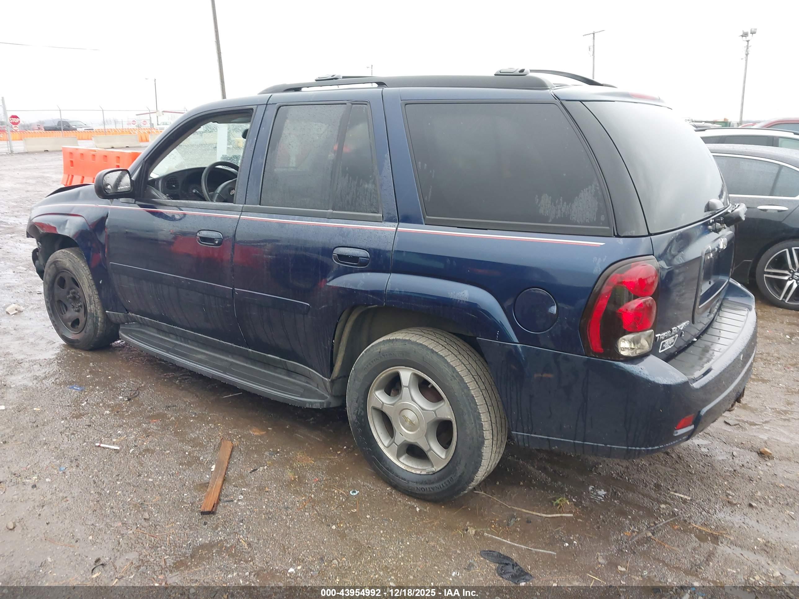 CHEVROLET TRAILBLAZER image 3