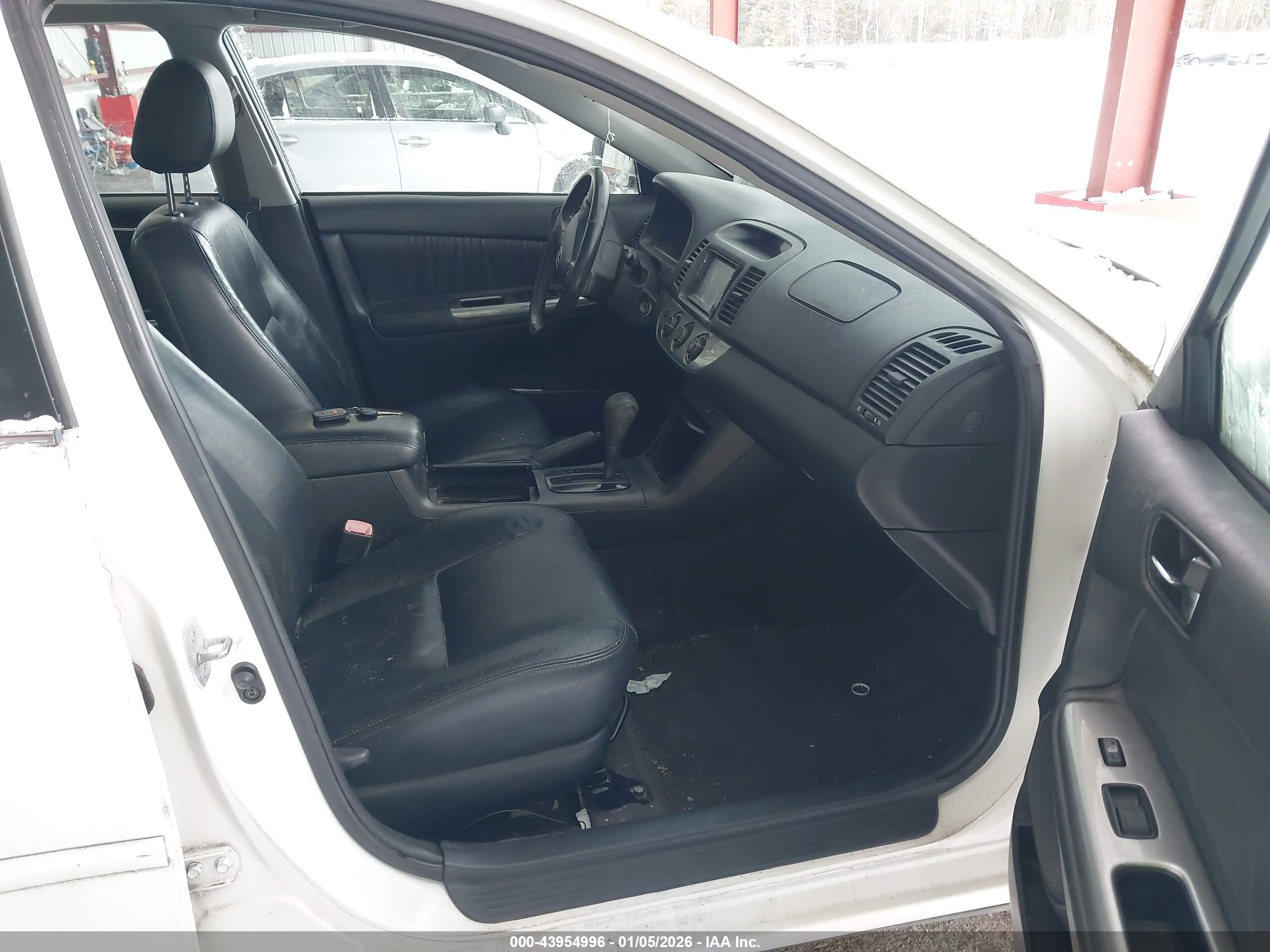 TOYOTA CAMRY image 5
