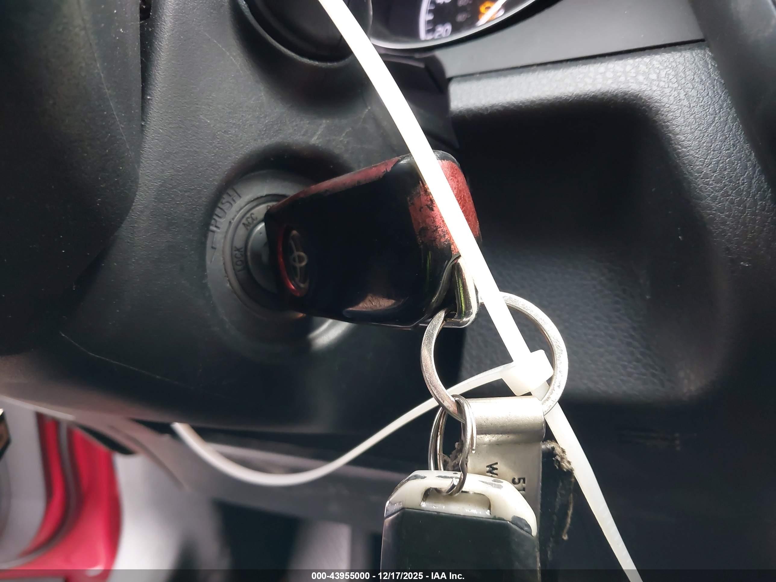 TOYOTA CAMRY image 11