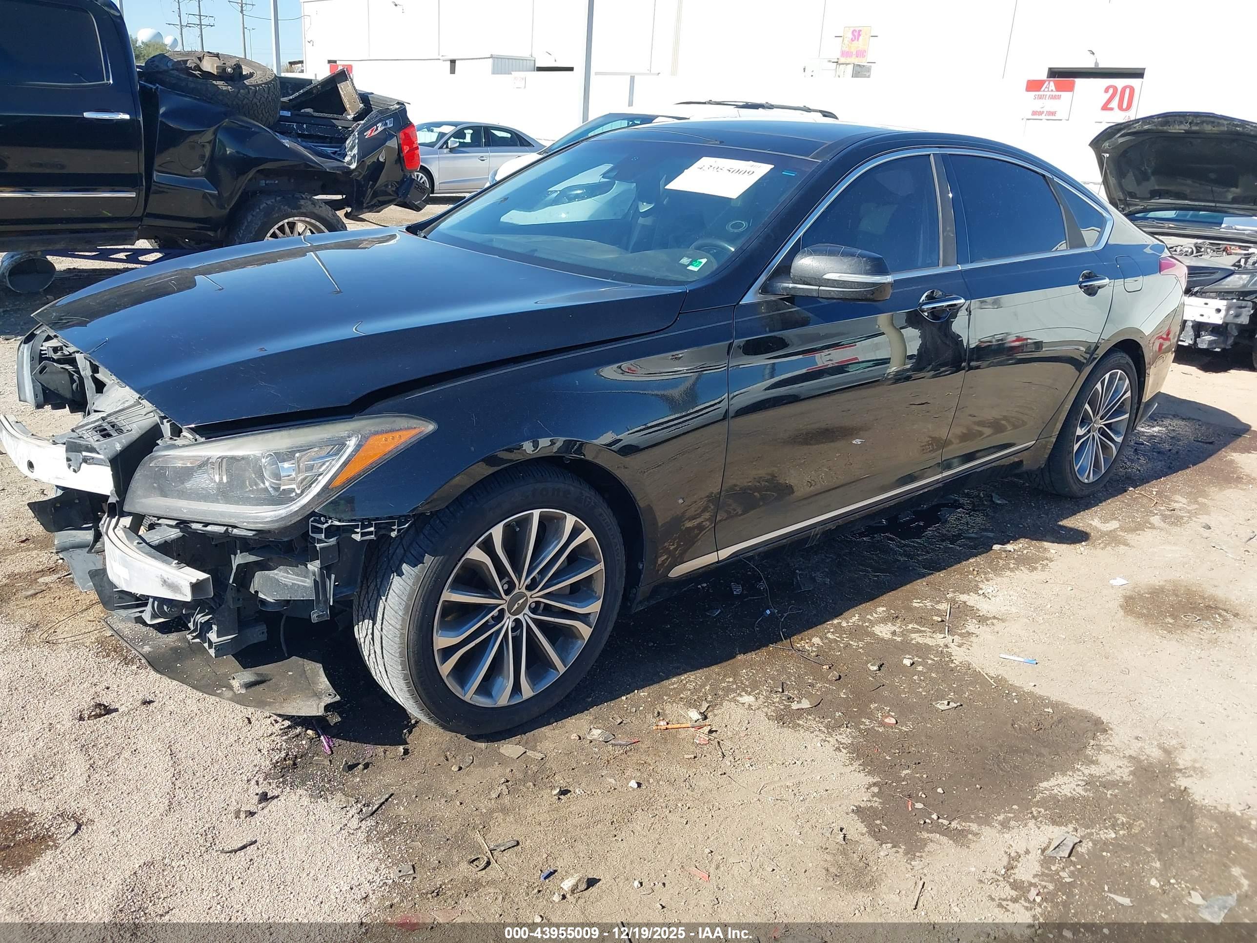 HYUNDAI GENESIS image 2