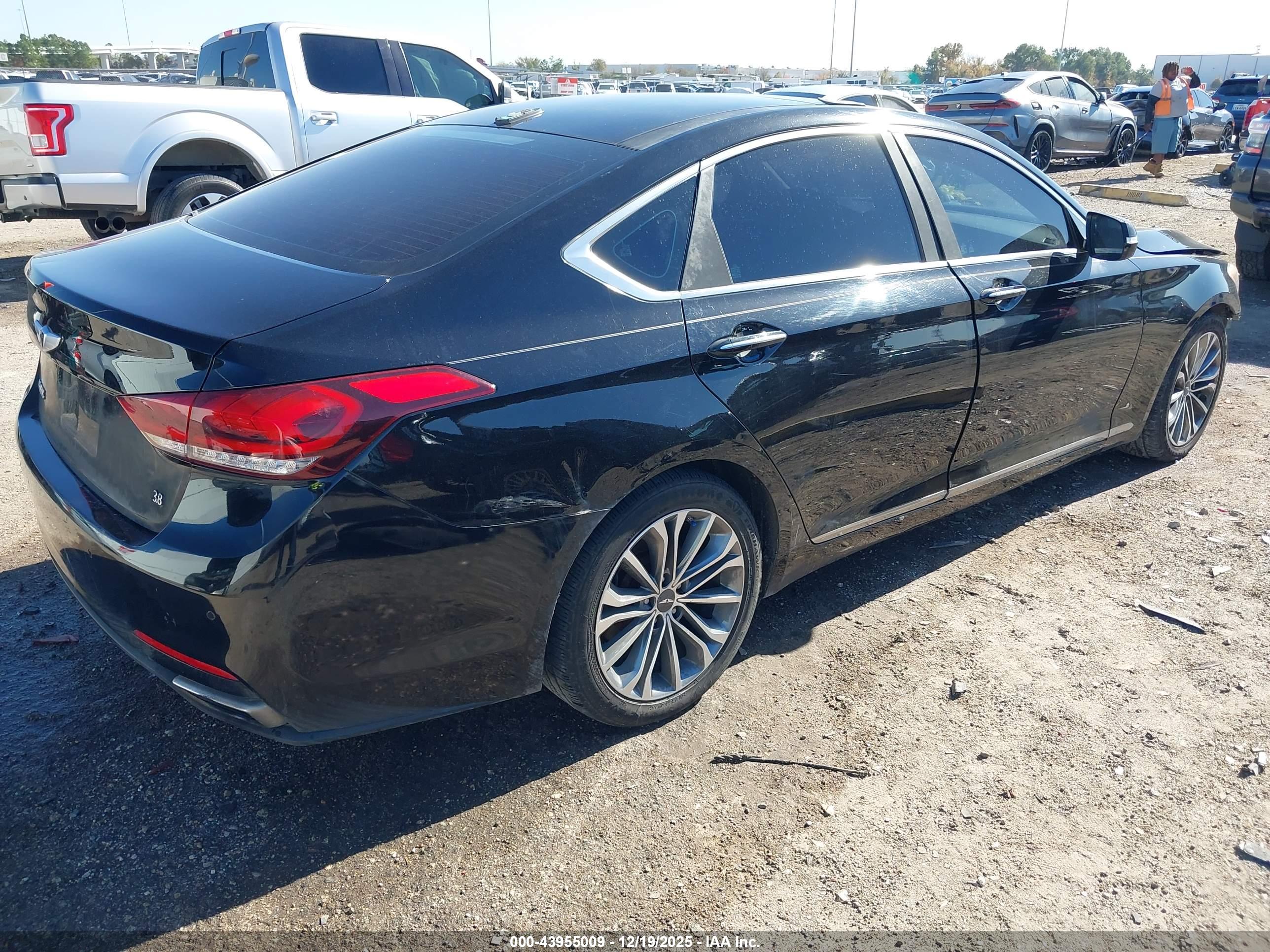 HYUNDAI GENESIS image 4