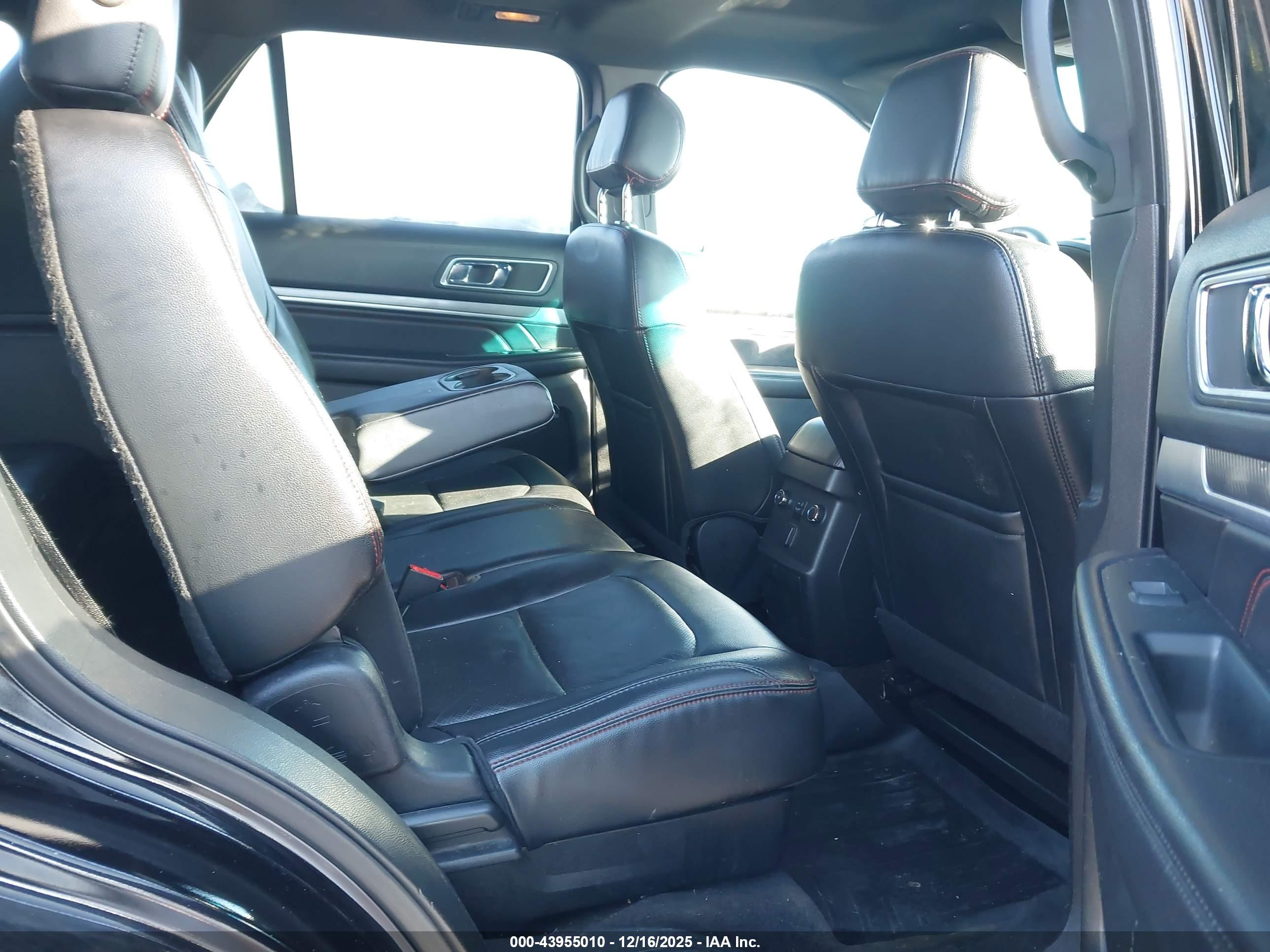 FORD EXPLORER image 8