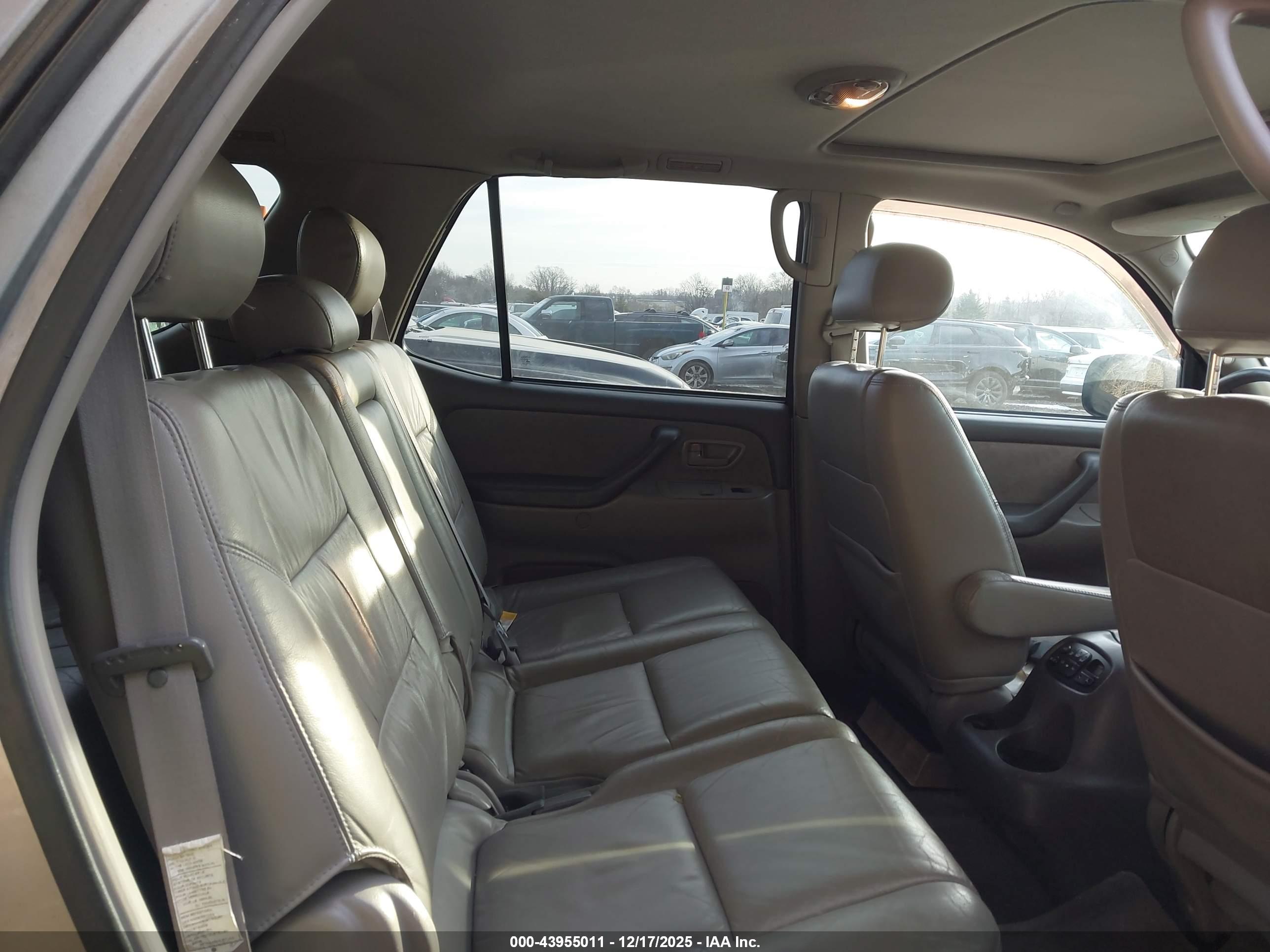 TOYOTA SEQUOIA image 8